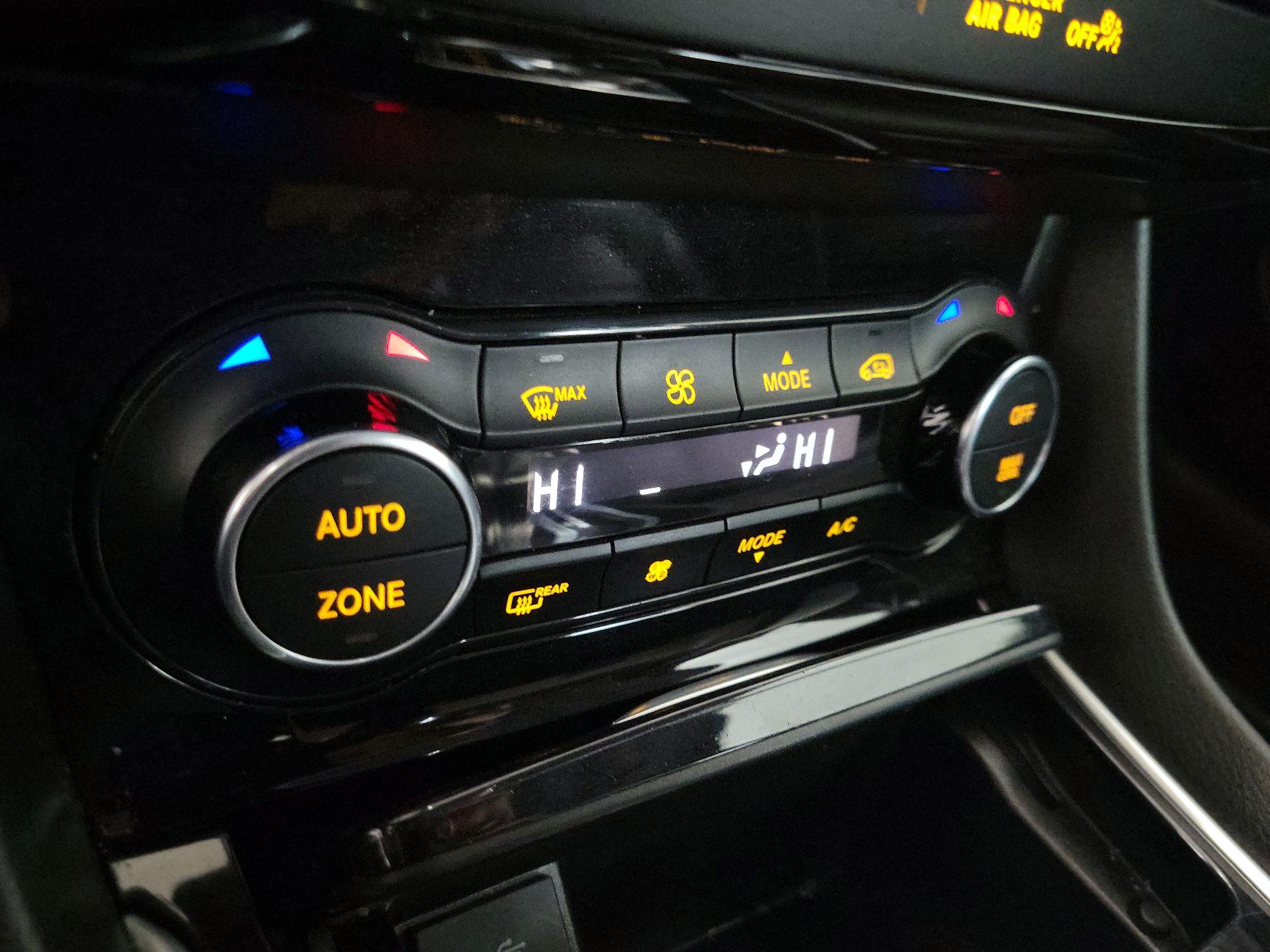 Thumbnail: 2017 INFINITI QX30 - 17