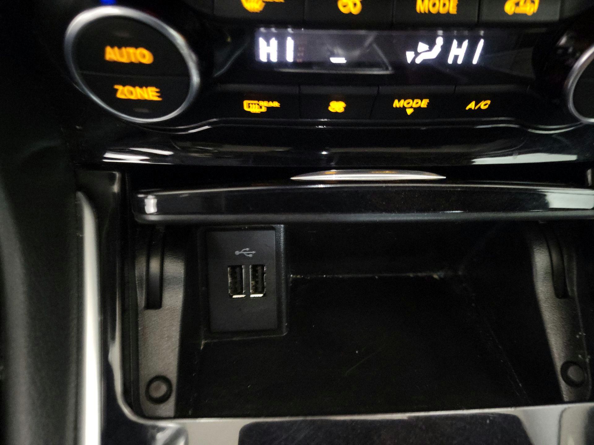 Thumbnail: 2017 INFINITI QX30 - 19