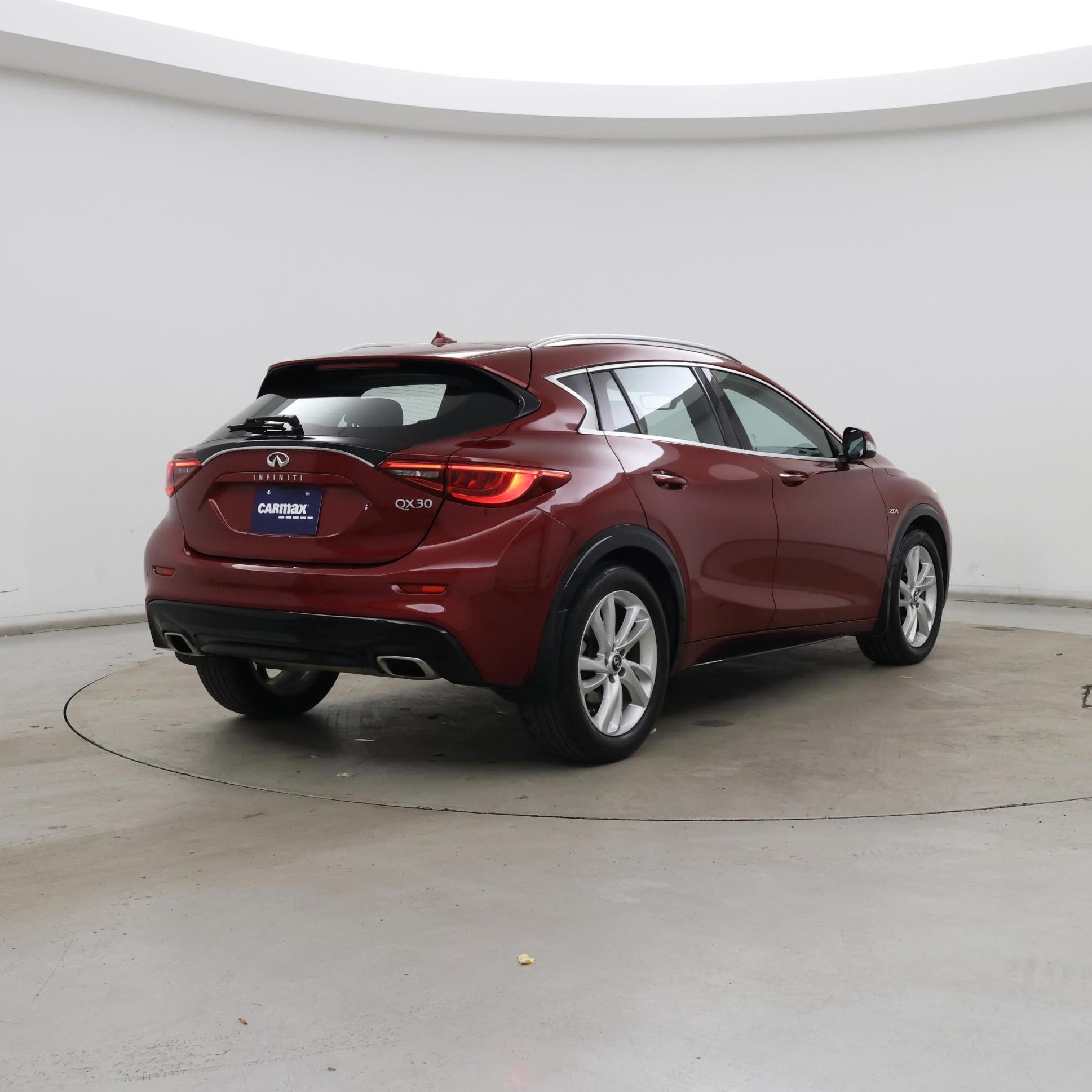 Thumbnail: 2017 INFINITI QX30 - 8