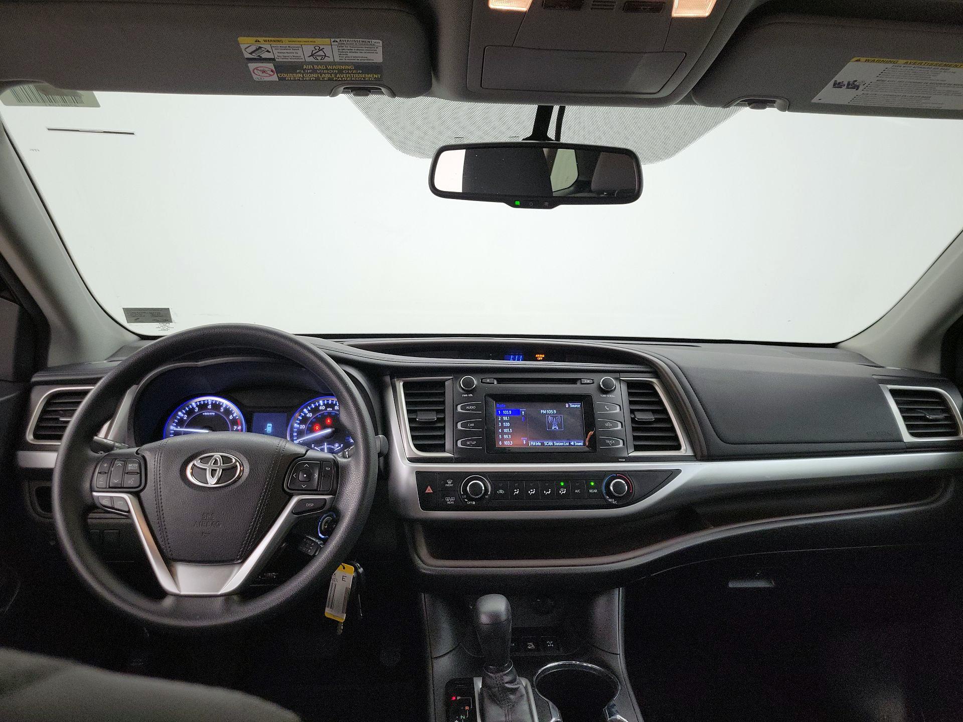 Thumbnail: 2016 Toyota Highlander - 9