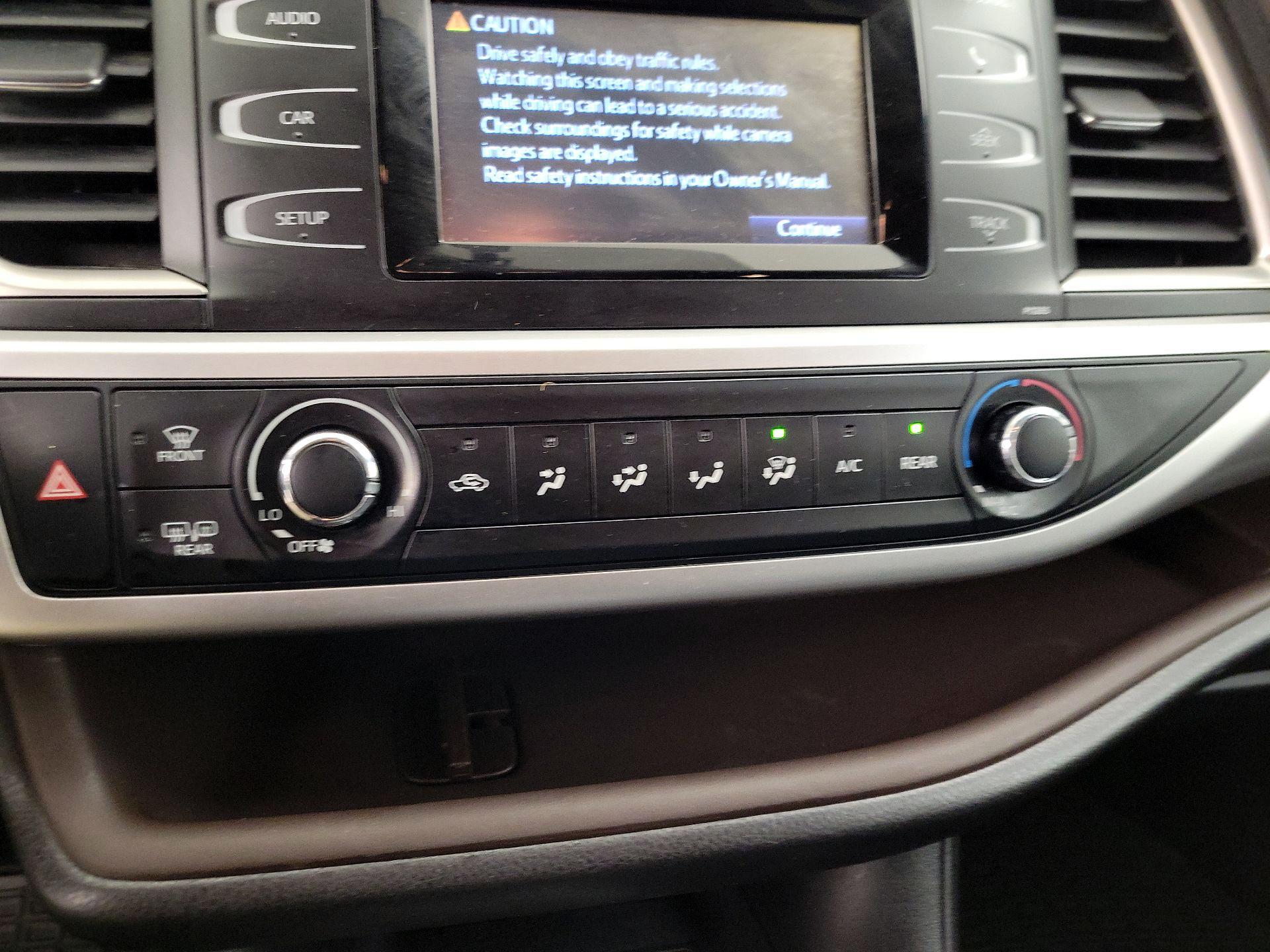 Thumbnail: 2016 Toyota Highlander - 16