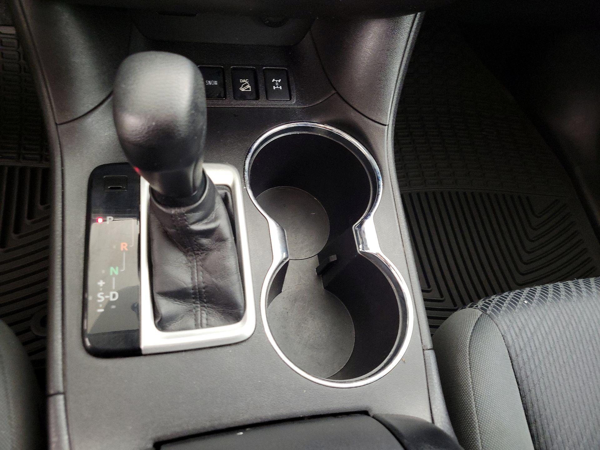 Thumbnail: 2016 Toyota Highlander - 17