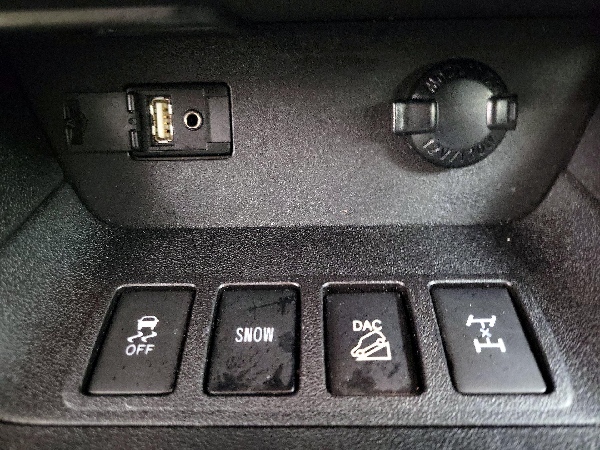 Thumbnail: 2016 Toyota Highlander - 18