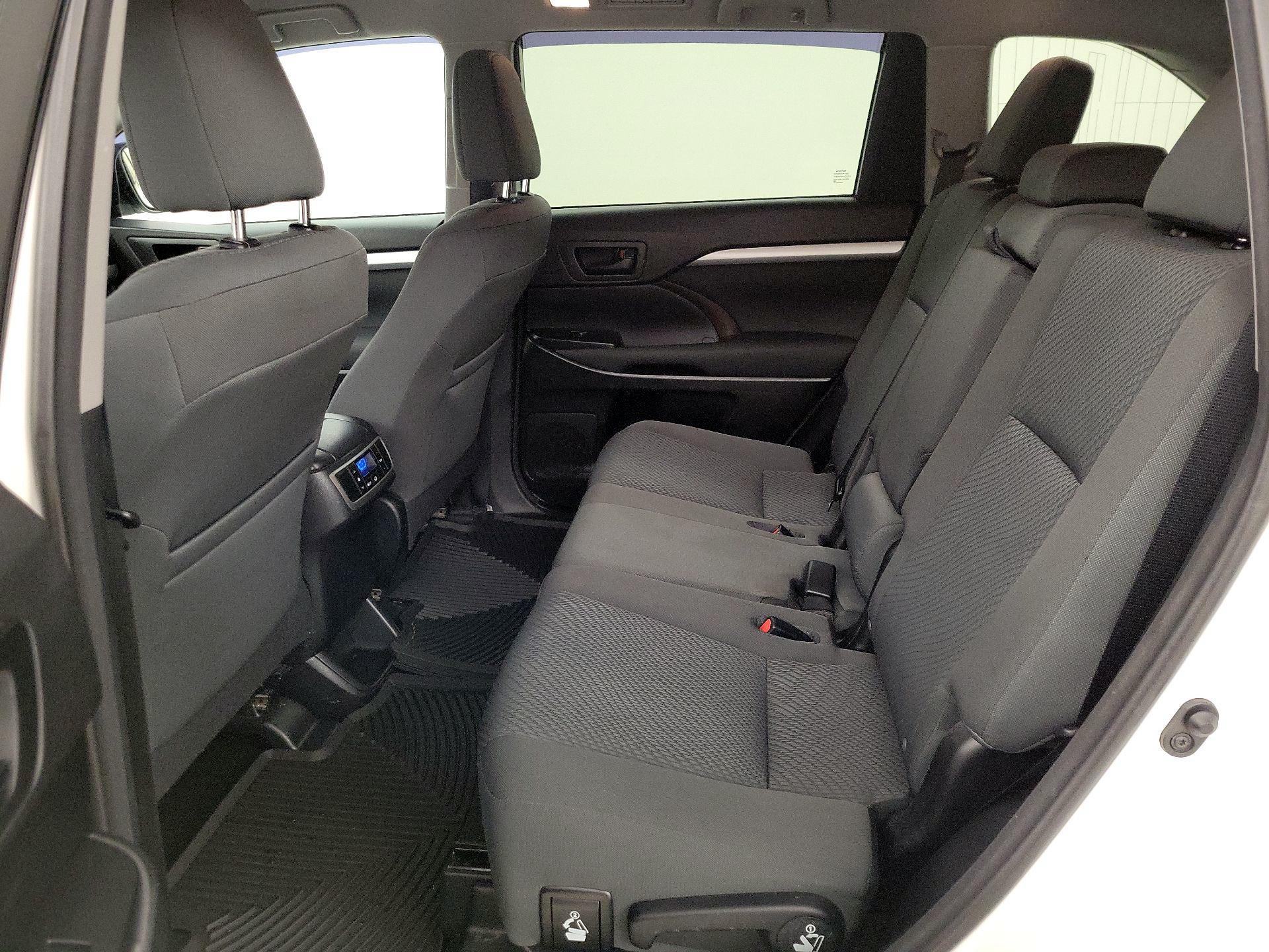 Thumbnail: 2016 Toyota Highlander - 19