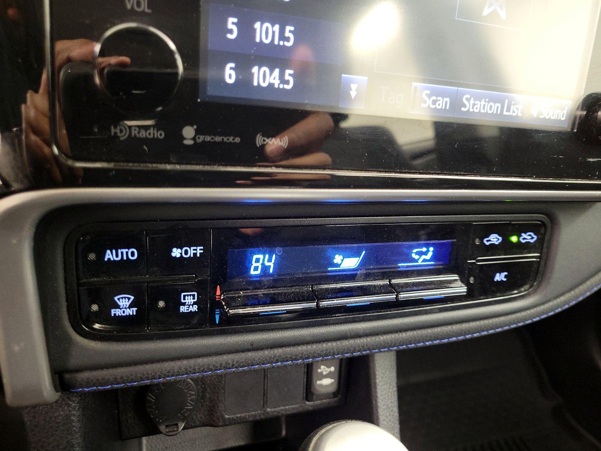 Thumbnail: 2018 Toyota Corolla - 16