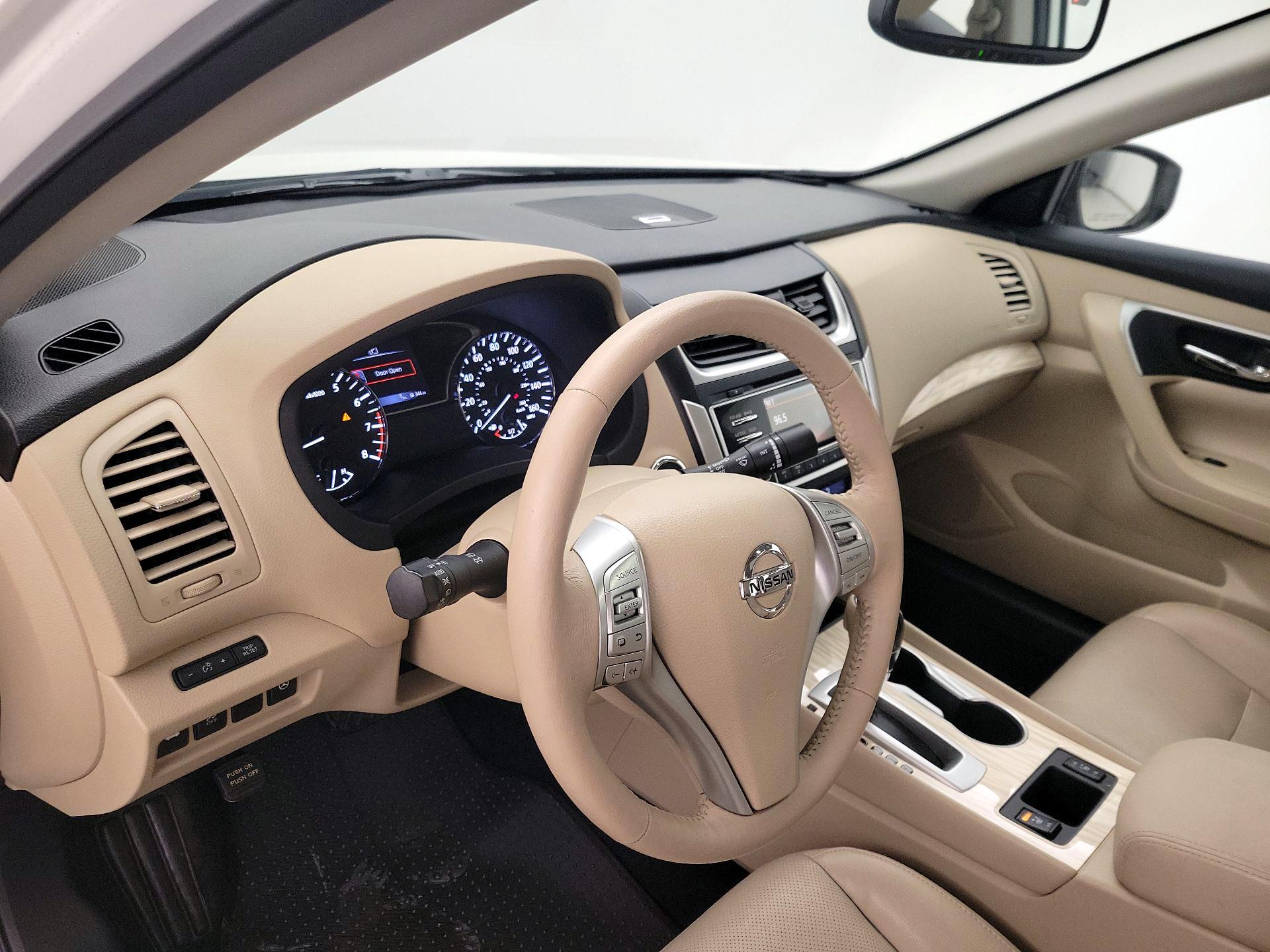 Thumbnail: 2016 Nissan Altima - 9