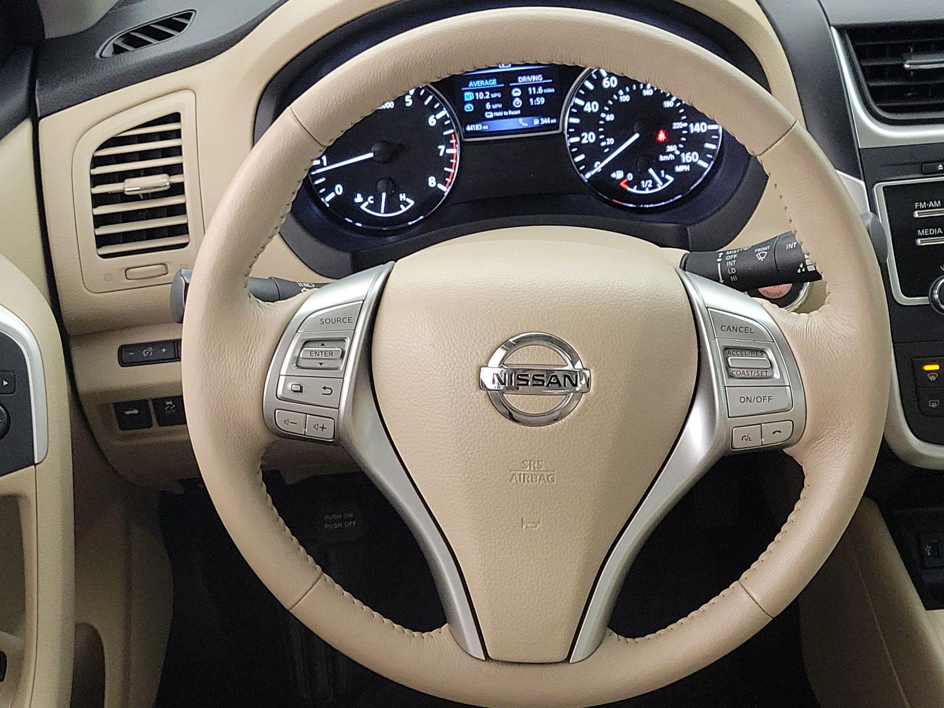 Thumbnail: 2016 Nissan Altima - 10