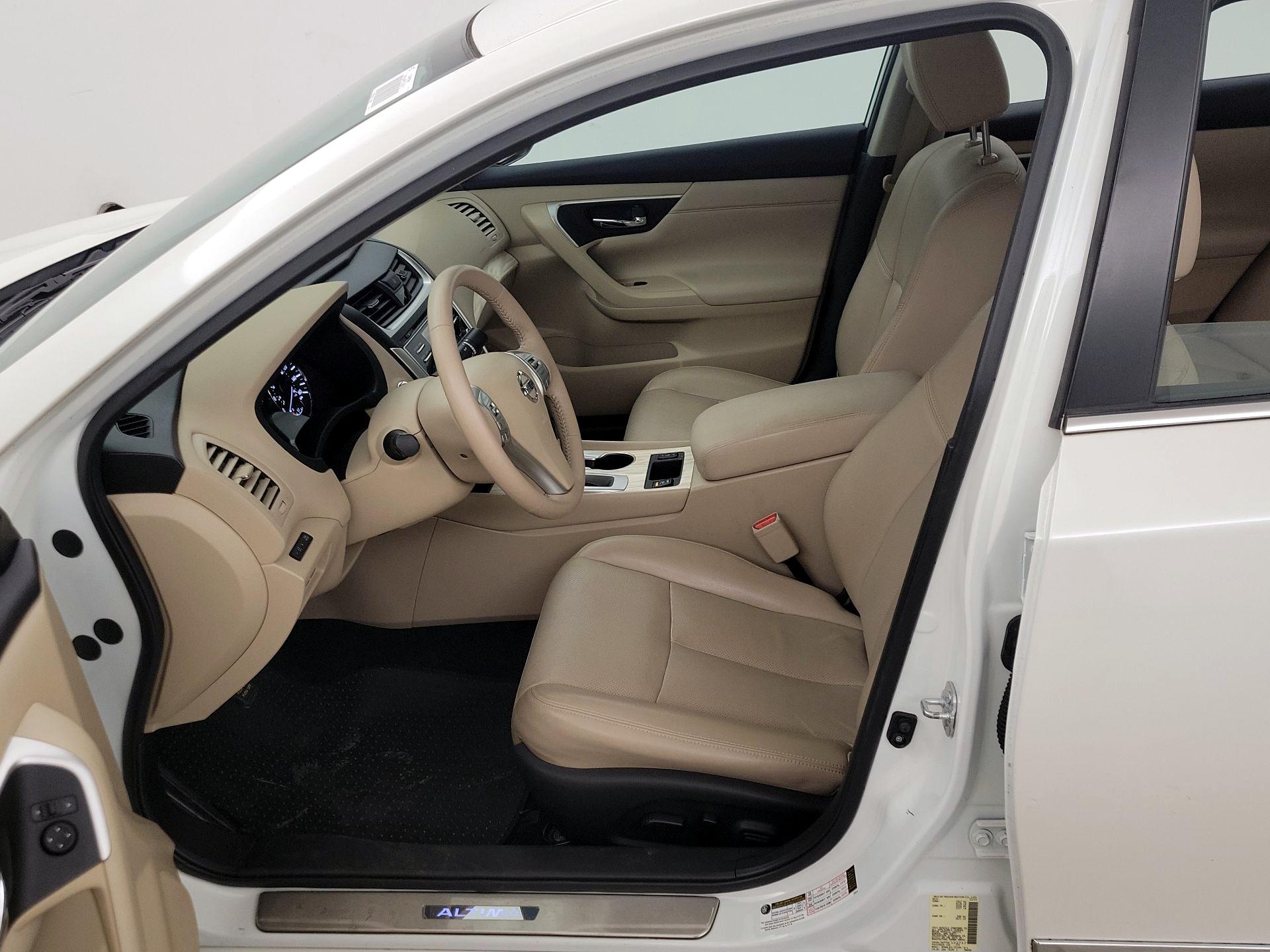 Thumbnail: 2016 Nissan Altima - 11