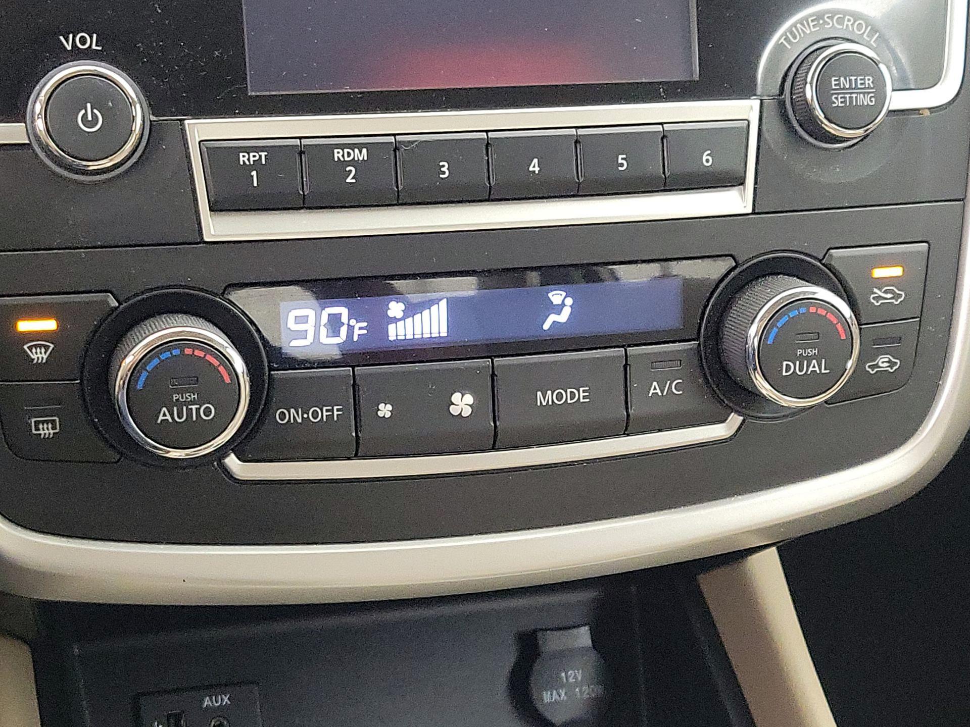 Thumbnail: 2016 Nissan Altima - 15