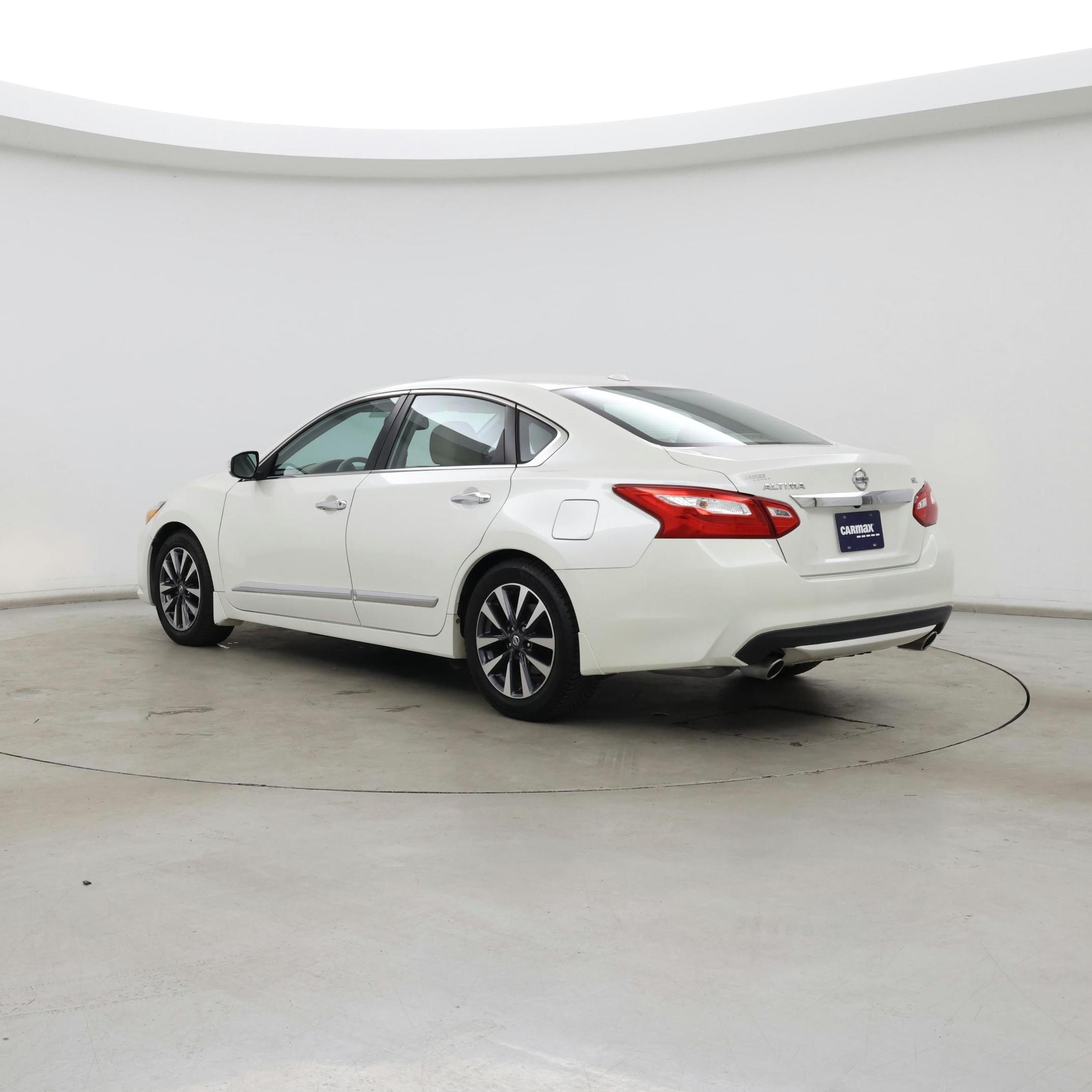 Thumbnail: 2016 Nissan Altima - 2