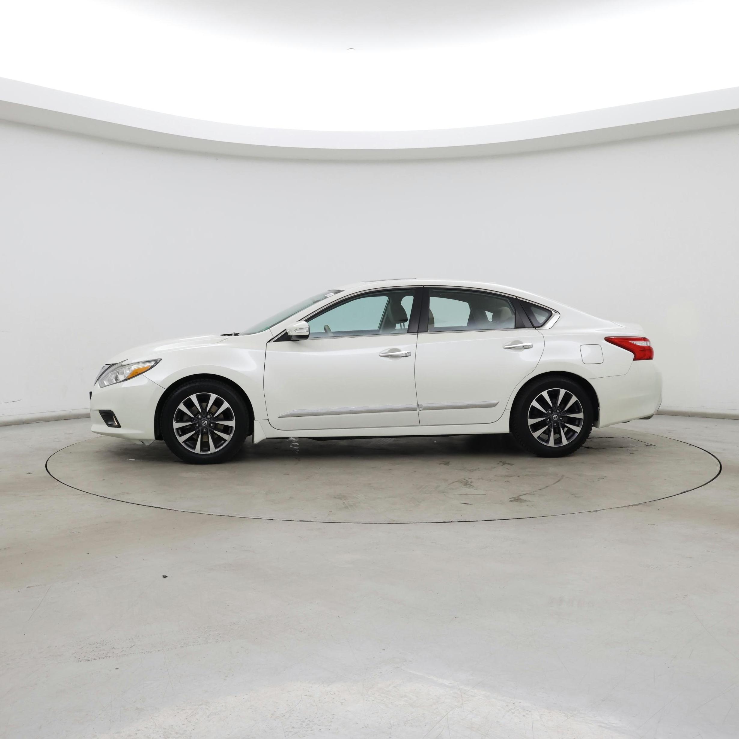 Thumbnail: 2016 Nissan Altima - 3