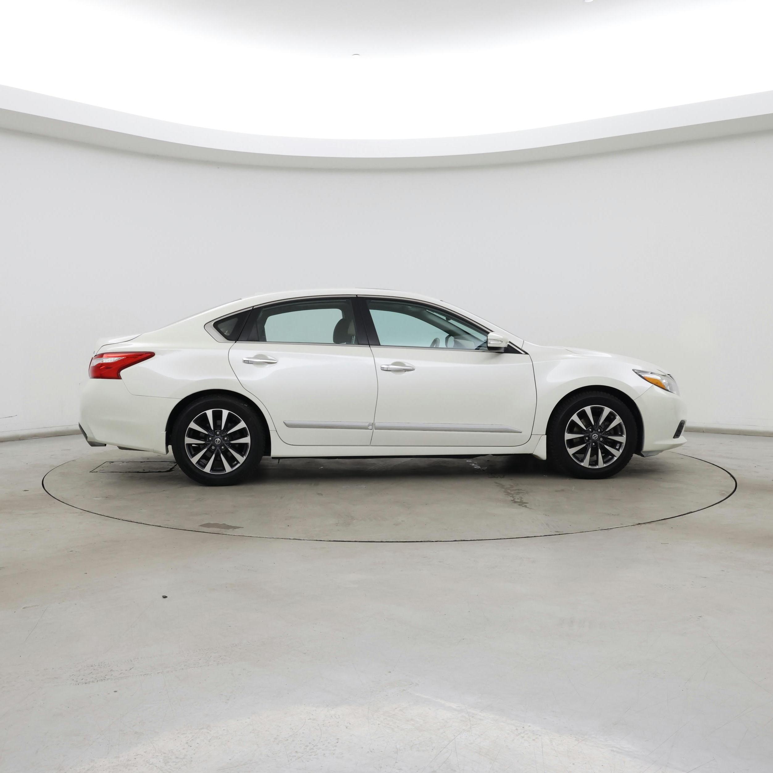 Thumbnail: 2016 Nissan Altima - 7