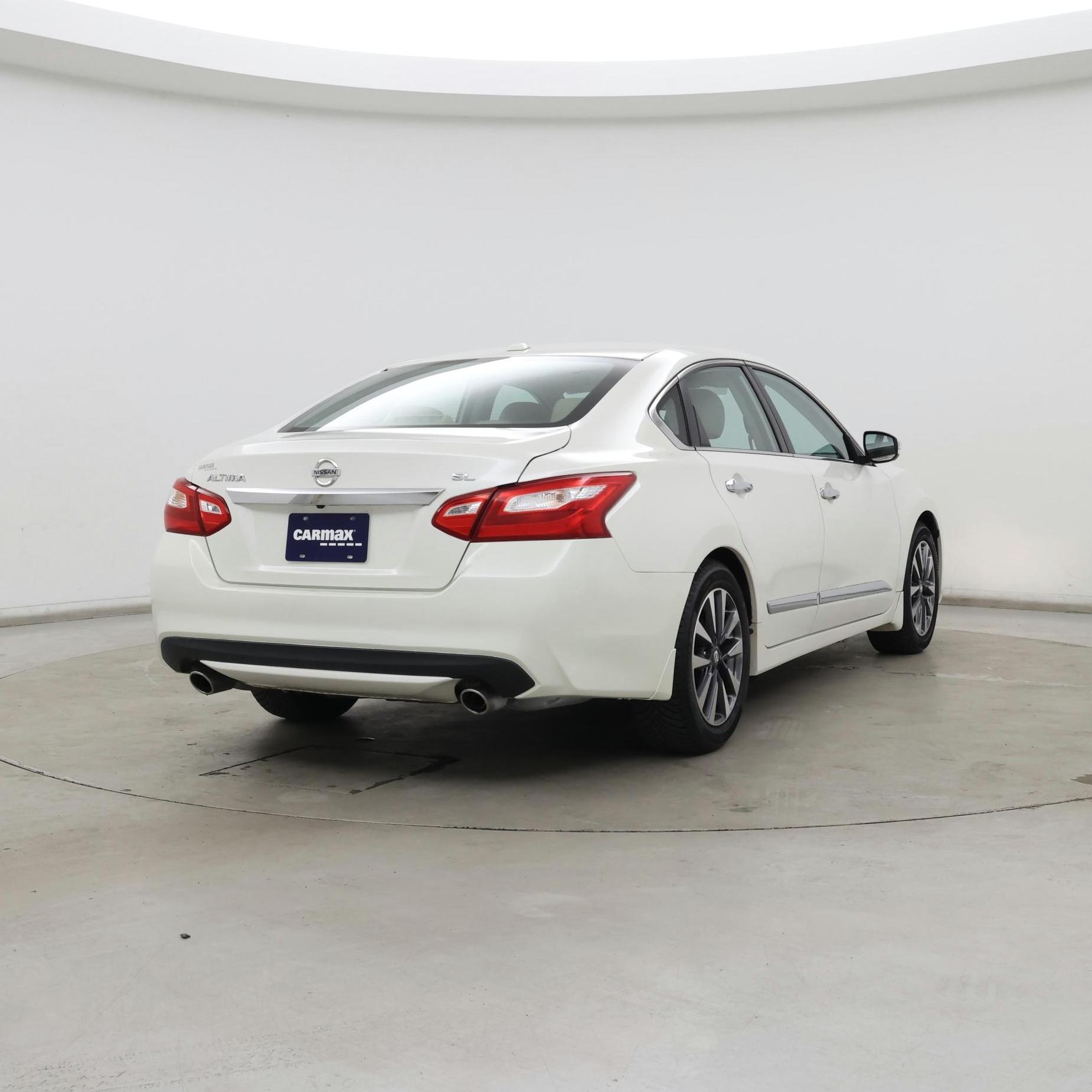 Thumbnail: 2016 Nissan Altima - 8