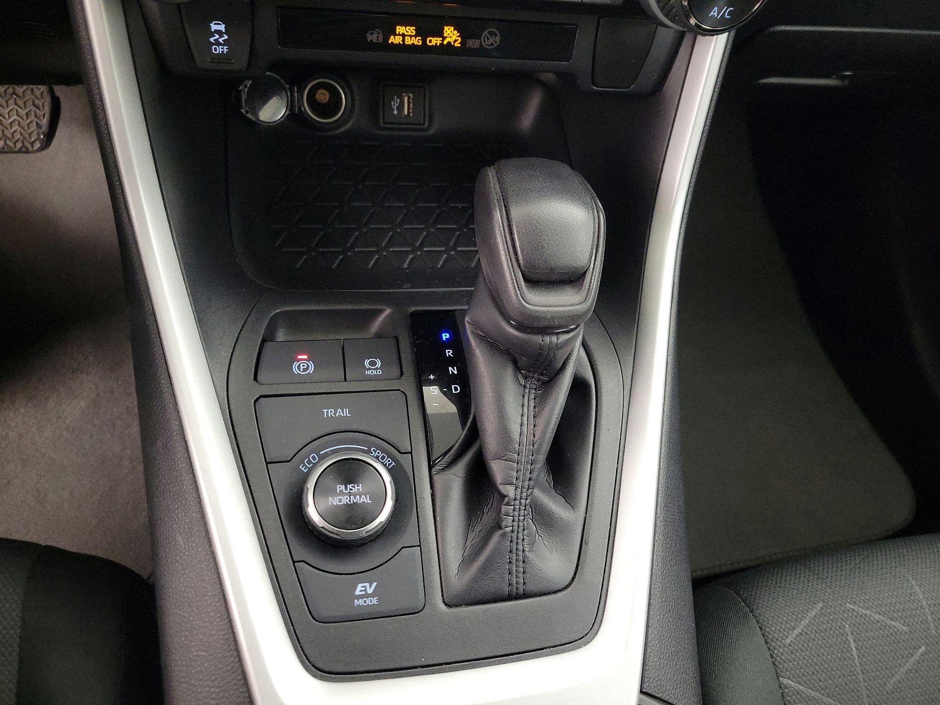 Thumbnail: 2024 Toyota RAV4 - 18