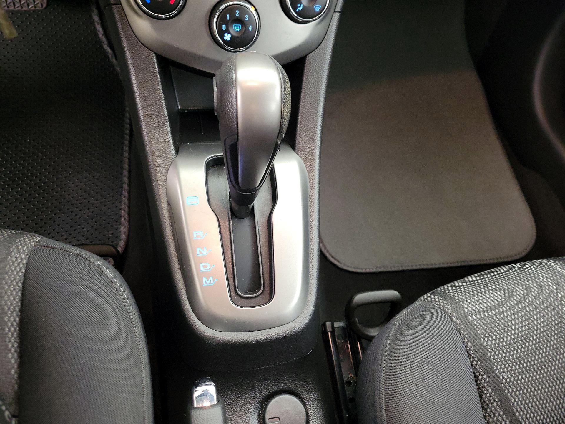 Thumbnail: 2015 Chevrolet Sonic - 16