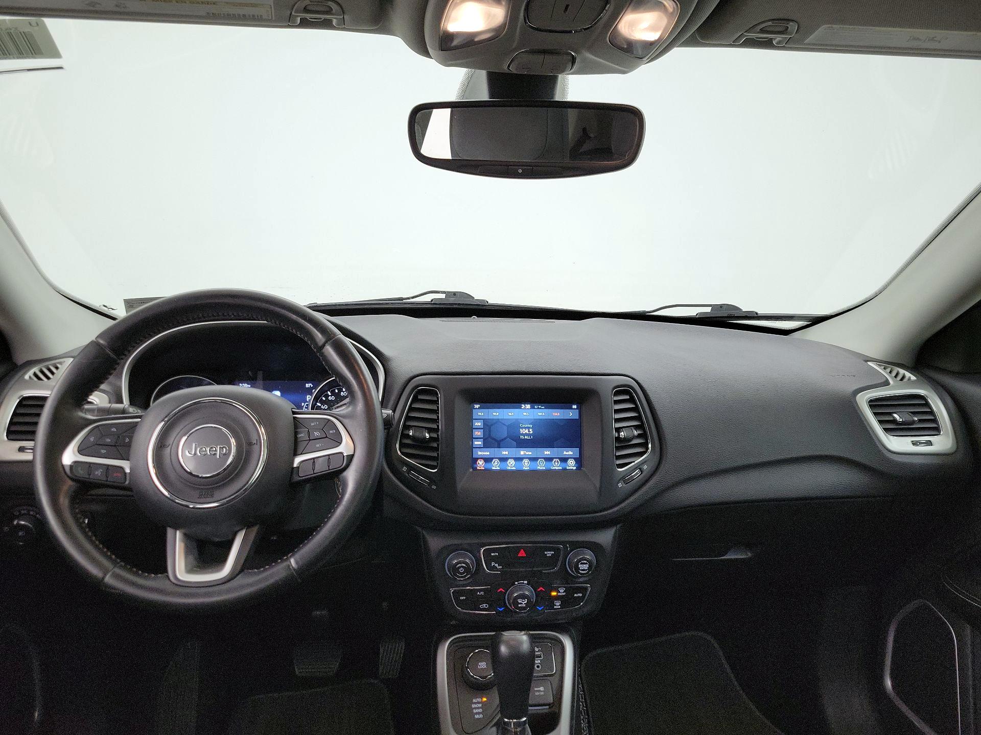 Thumbnail: 2020 Jeep Compass - 9