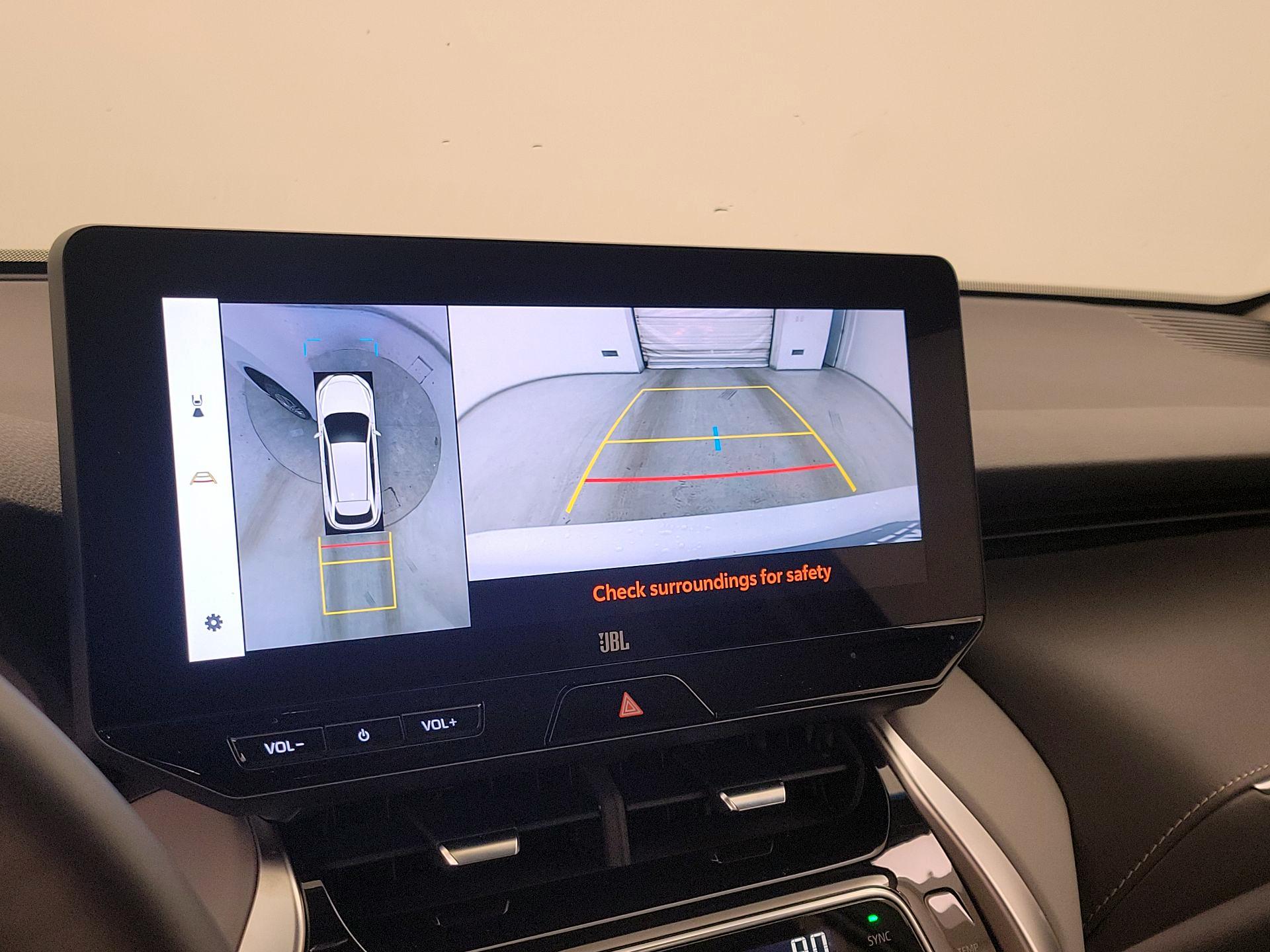 Thumbnail: 2024 Toyota Venza - 14