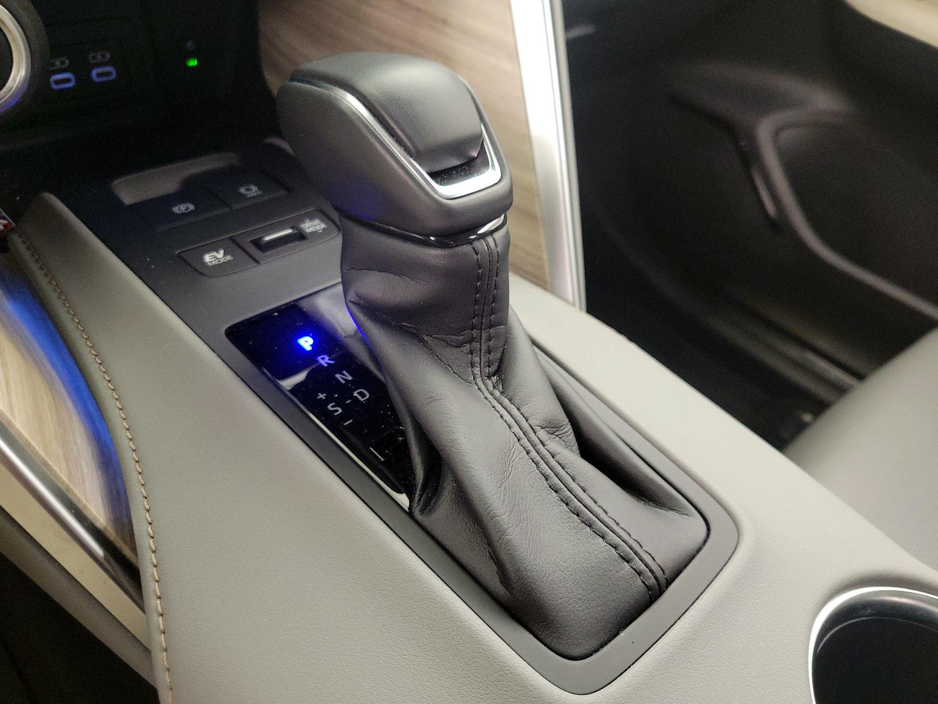 Thumbnail: 2024 Toyota Venza - 17