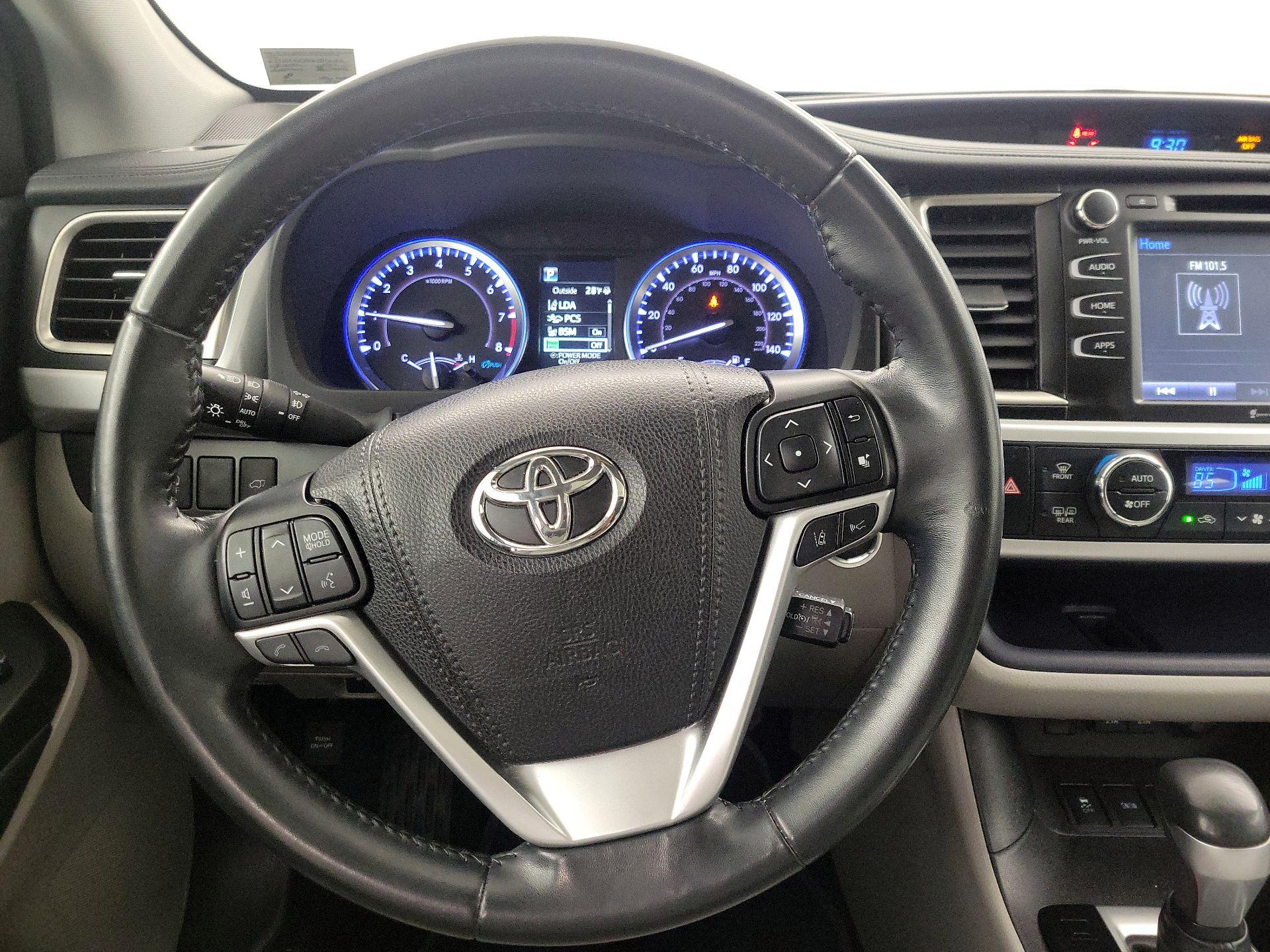 Thumbnail: 2019 Toyota Highlander - 10