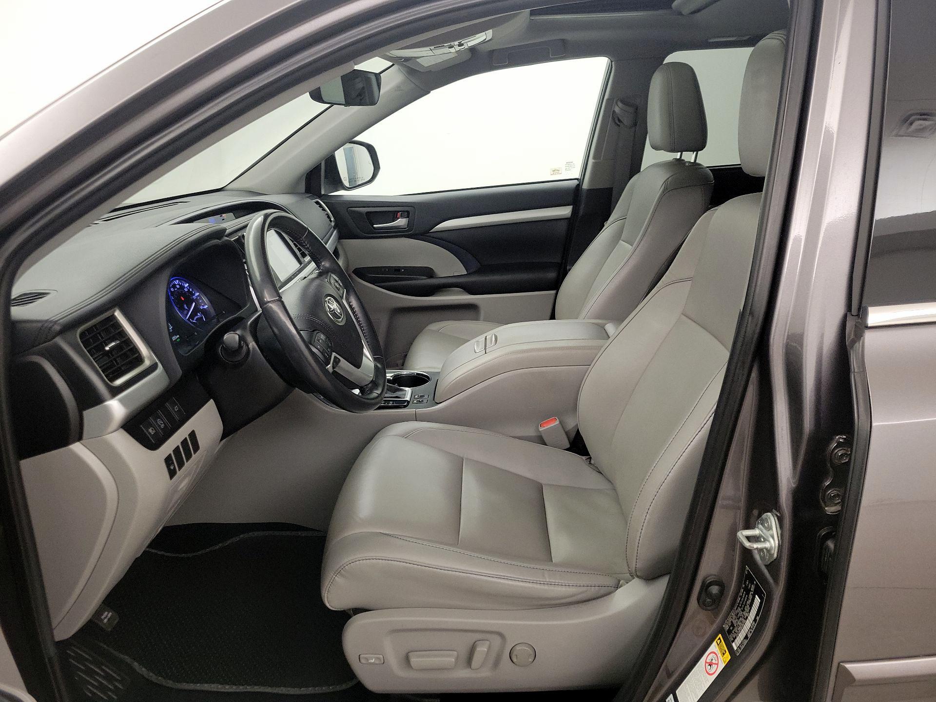 Thumbnail: 2019 Toyota Highlander - 11