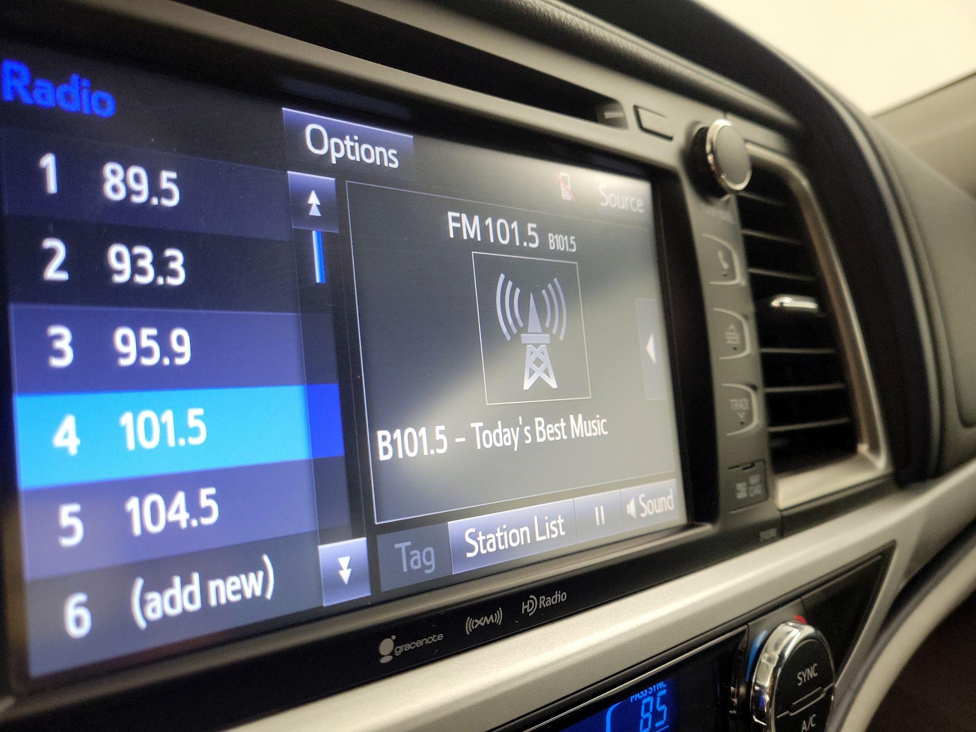 Thumbnail: 2019 Toyota Highlander - 16