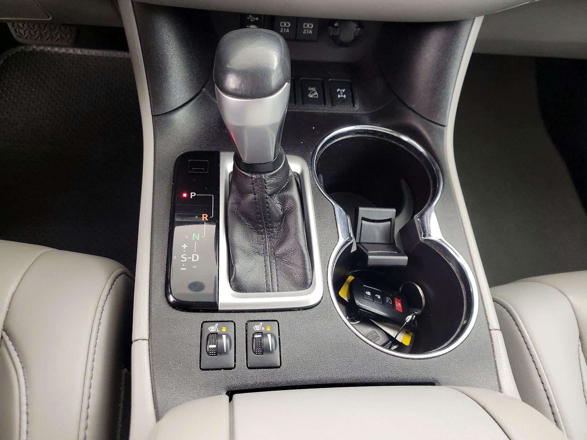 Thumbnail: 2019 Toyota Highlander - 18