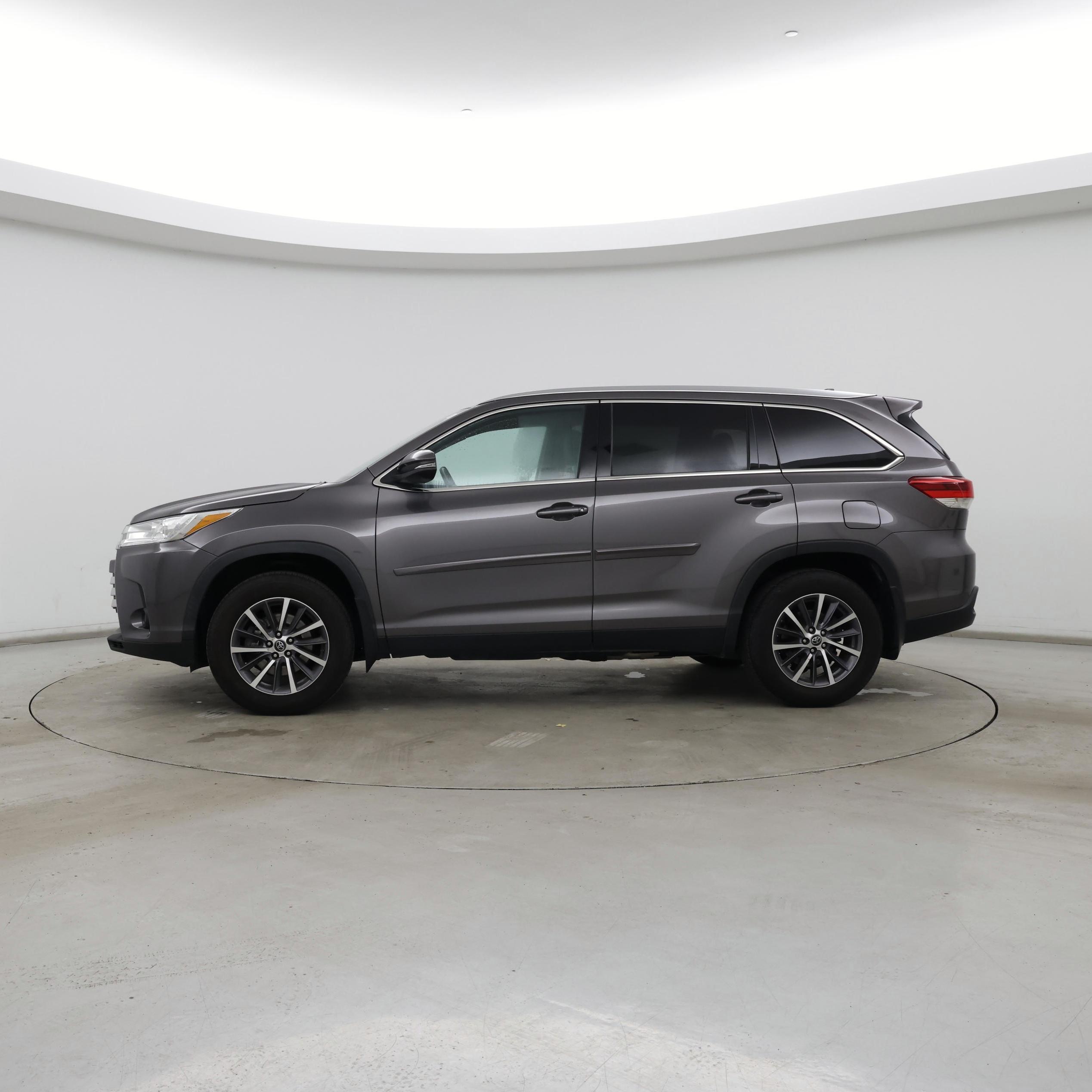 Thumbnail: 2019 Toyota Highlander - 3