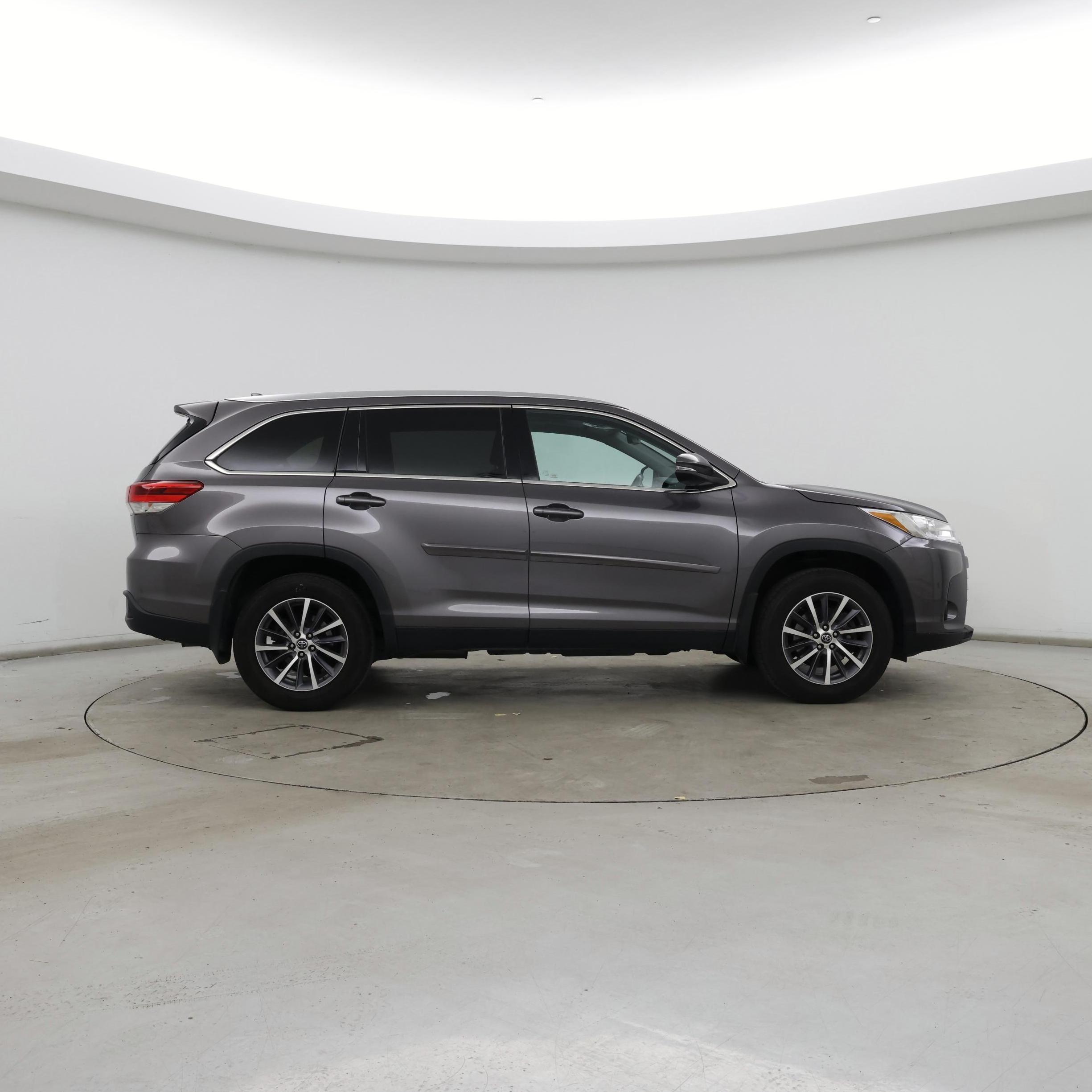 Thumbnail: 2019 Toyota Highlander - 7