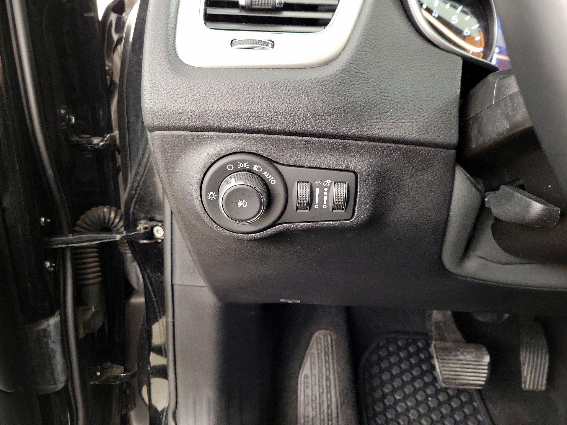 Thumbnail: 2019 Jeep Compass - 13