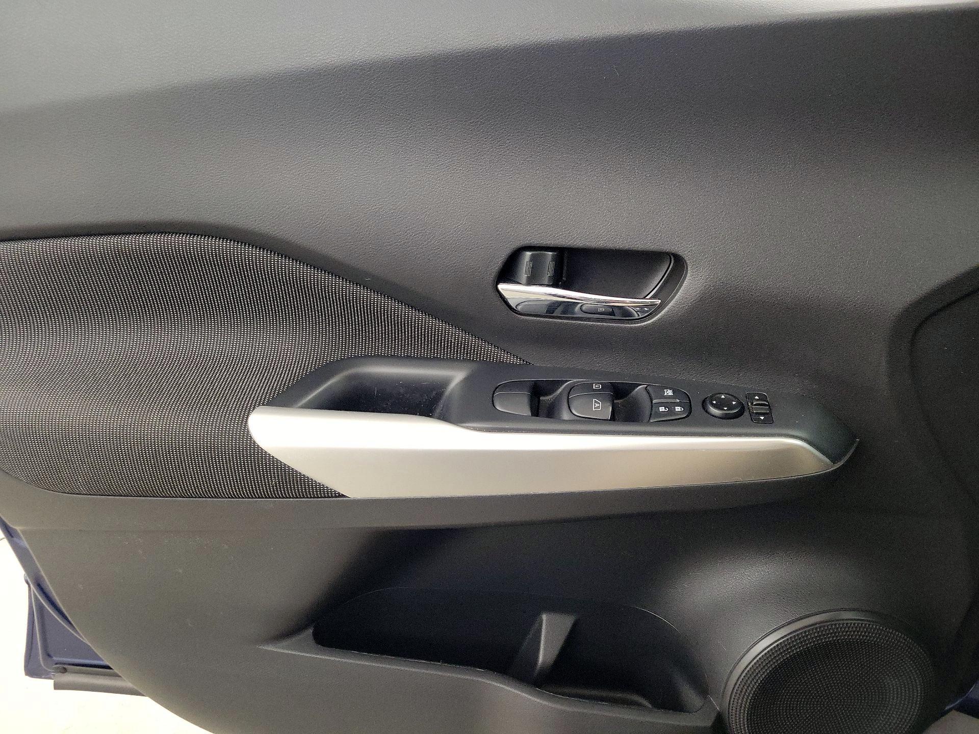 Thumbnail: 2019 Nissan Kicks - 12