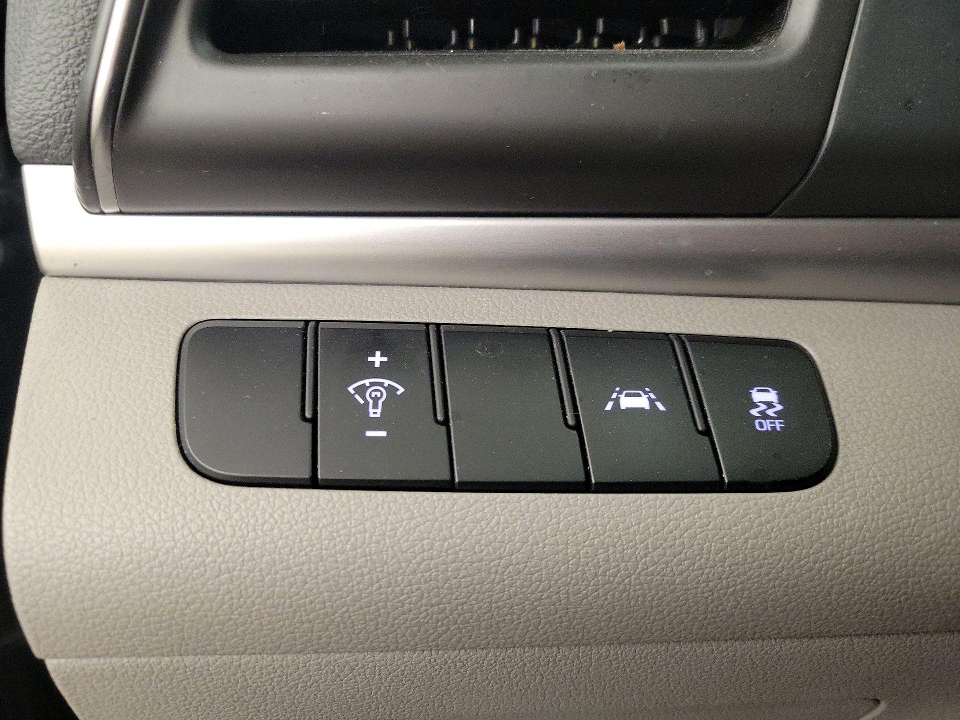 Thumbnail: 2020 Hyundai Elantra - 13