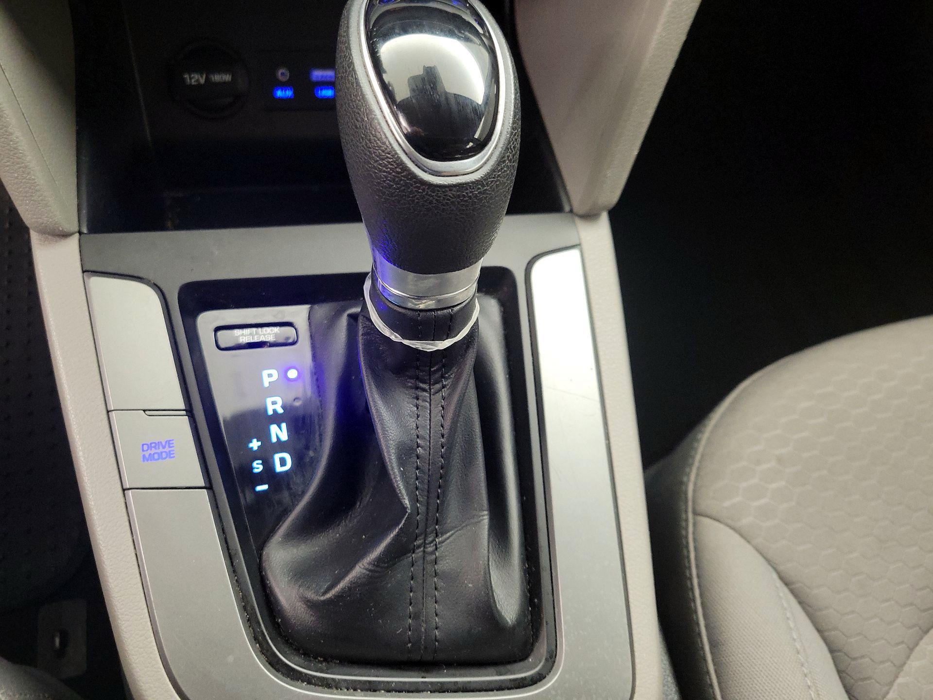 Thumbnail: 2020 Hyundai Elantra - 17