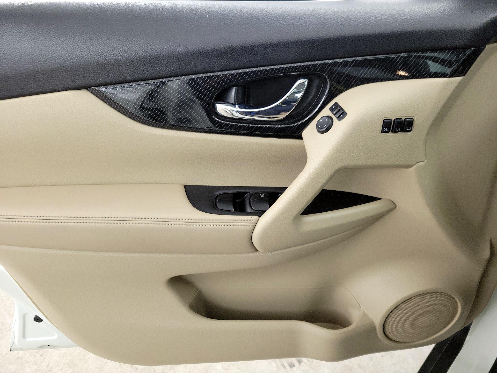 Thumbnail: 2017 Nissan Rogue - 12