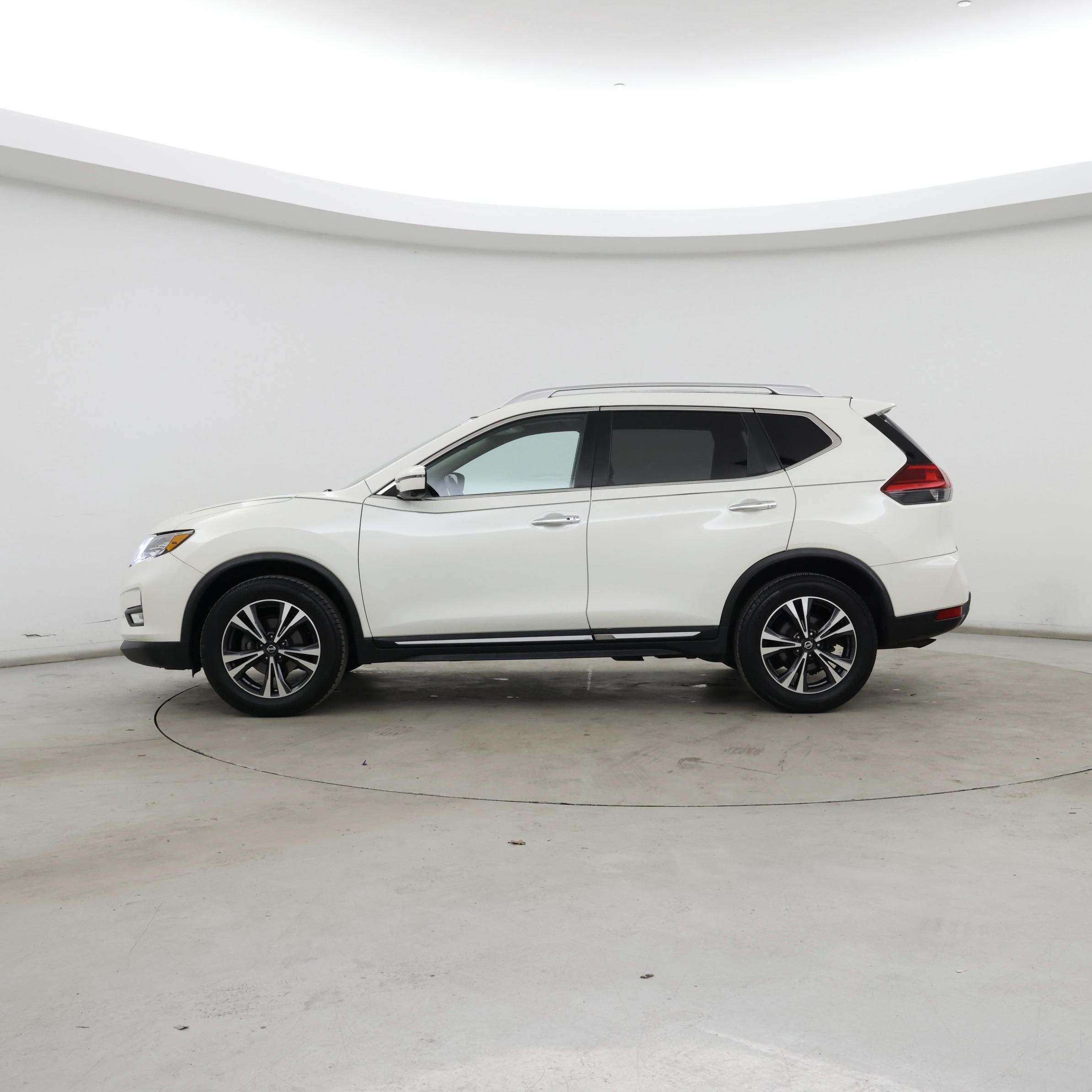 Thumbnail: 2017 Nissan Rogue - 3