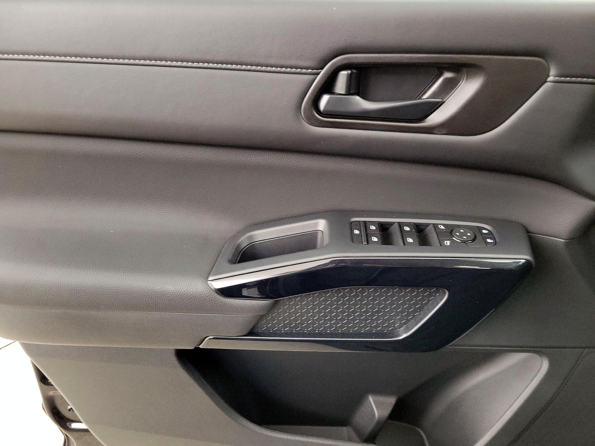 Thumbnail: 2025 Nissan Pathfinder - 12