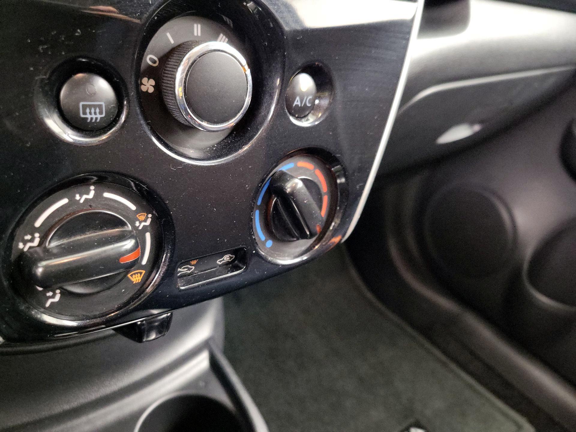 Thumbnail: 2016 Nissan Versa Note - 16