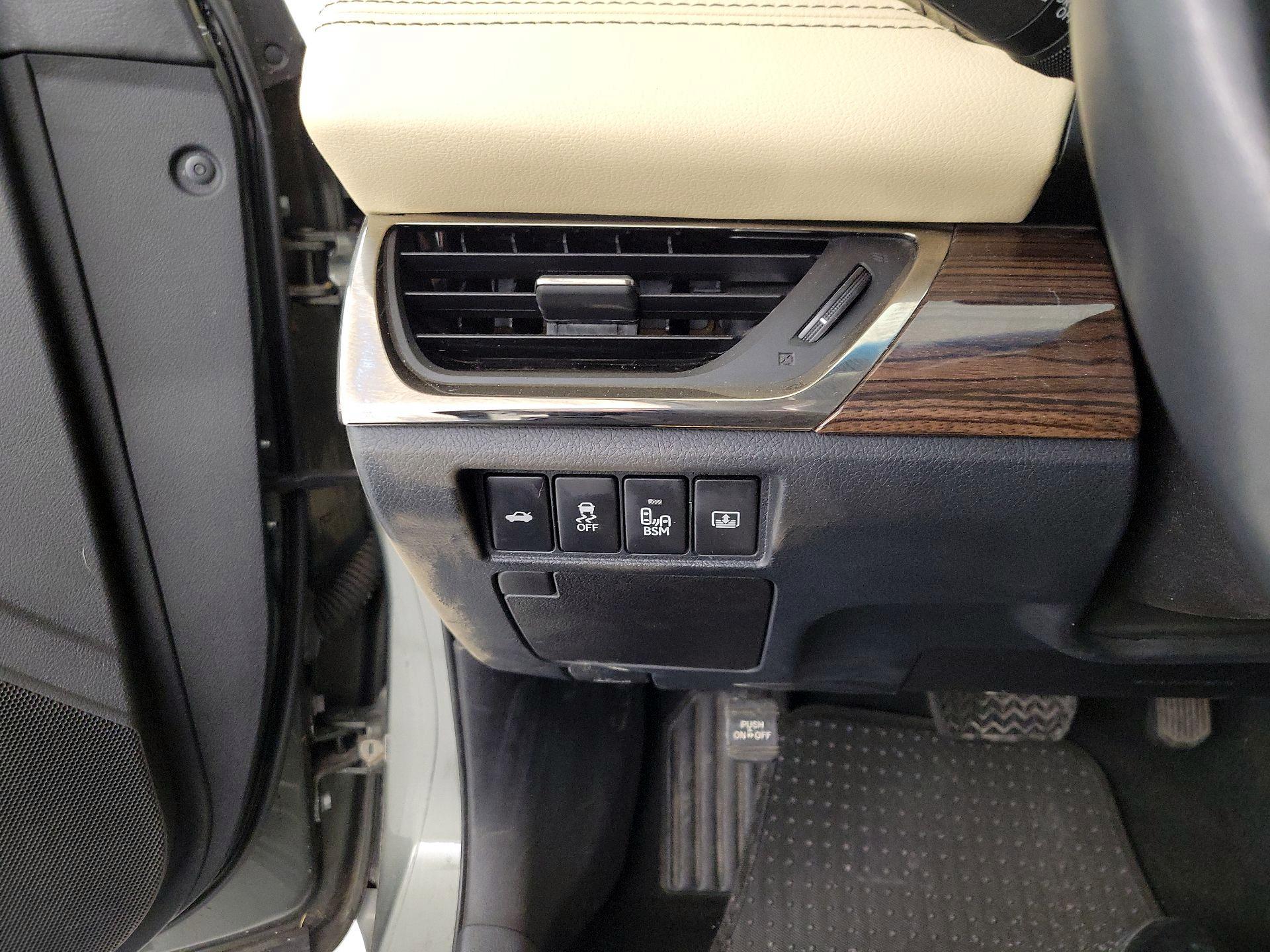 Thumbnail: 2014 Toyota Avalon - 13