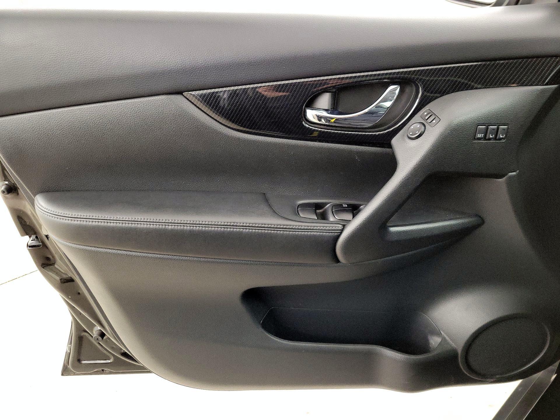 Thumbnail: 2017 Nissan Rogue - 12