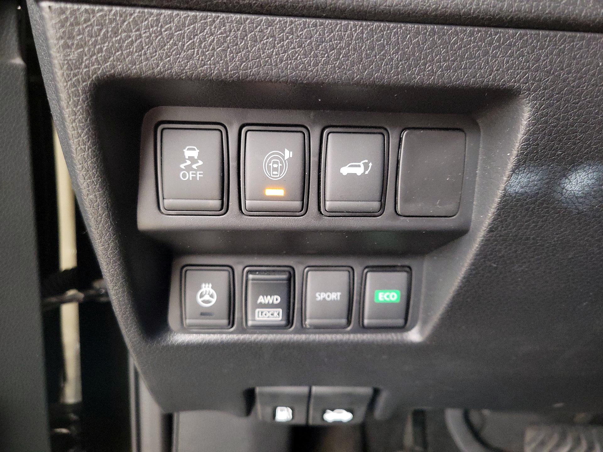 Thumbnail: 2017 Nissan Rogue - 13