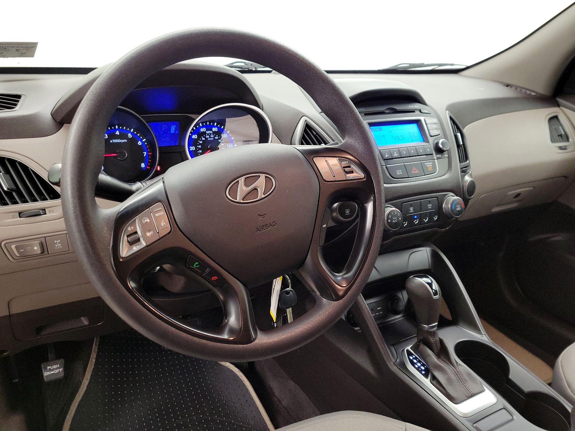 Thumbnail: 2015 Hyundai Tucson - 9