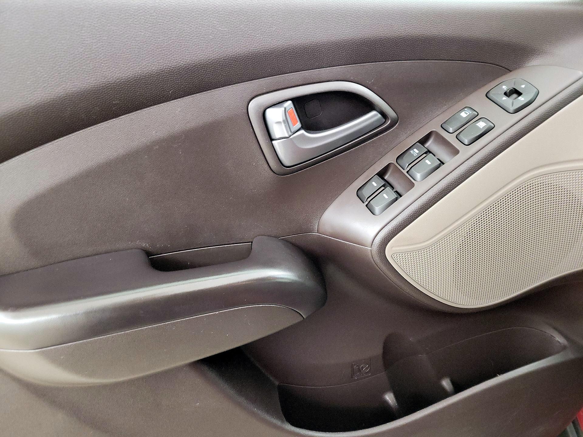 Thumbnail: 2015 Hyundai Tucson - 12