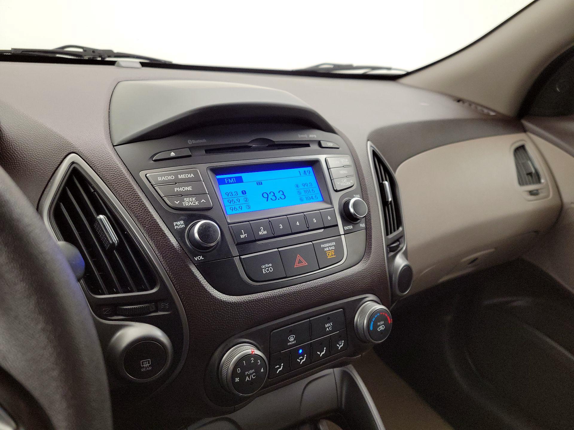 Thumbnail: 2015 Hyundai Tucson - 14