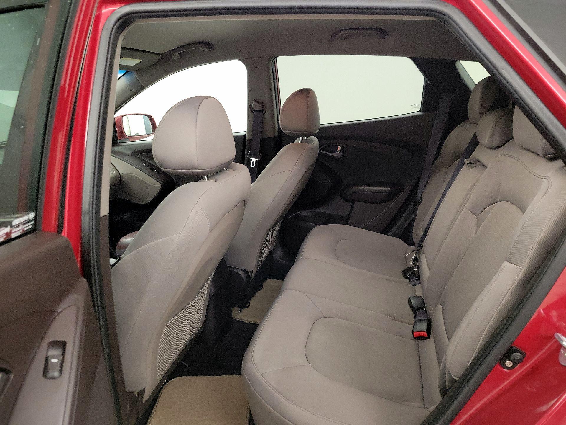 Thumbnail: 2015 Hyundai Tucson - 18