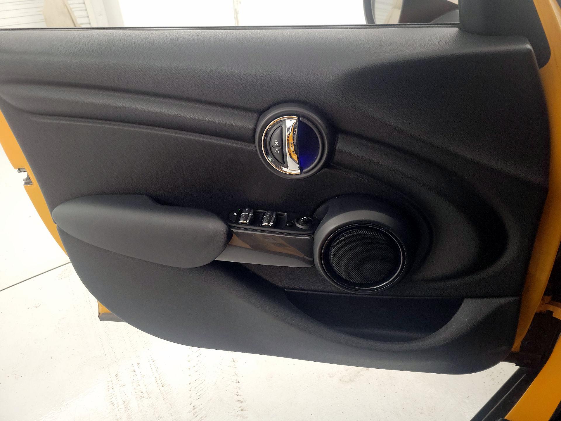 Thumbnail: 2016 MINI Cooper Hardtop - 12