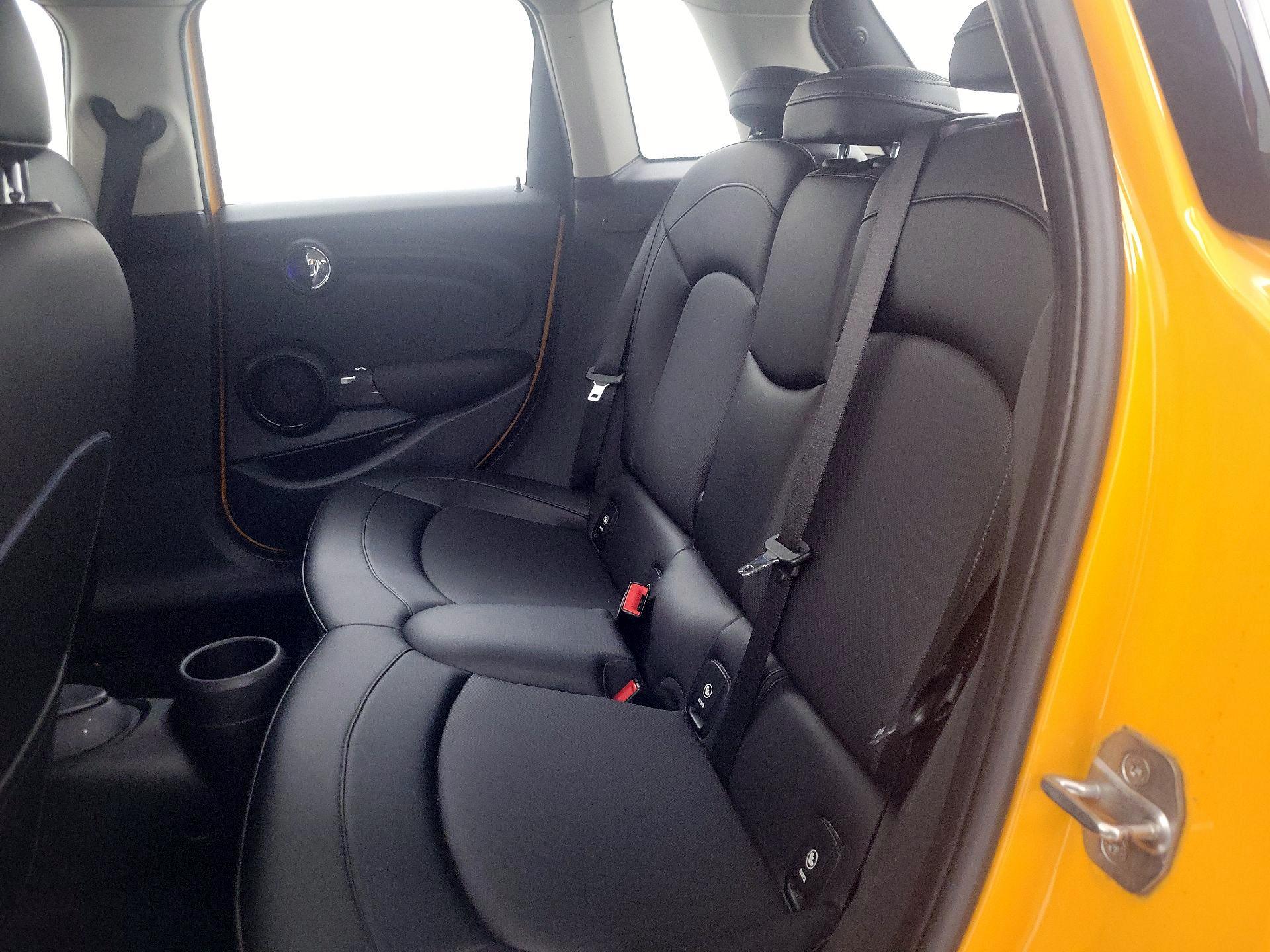 Thumbnail: 2016 MINI Cooper Hardtop - 18