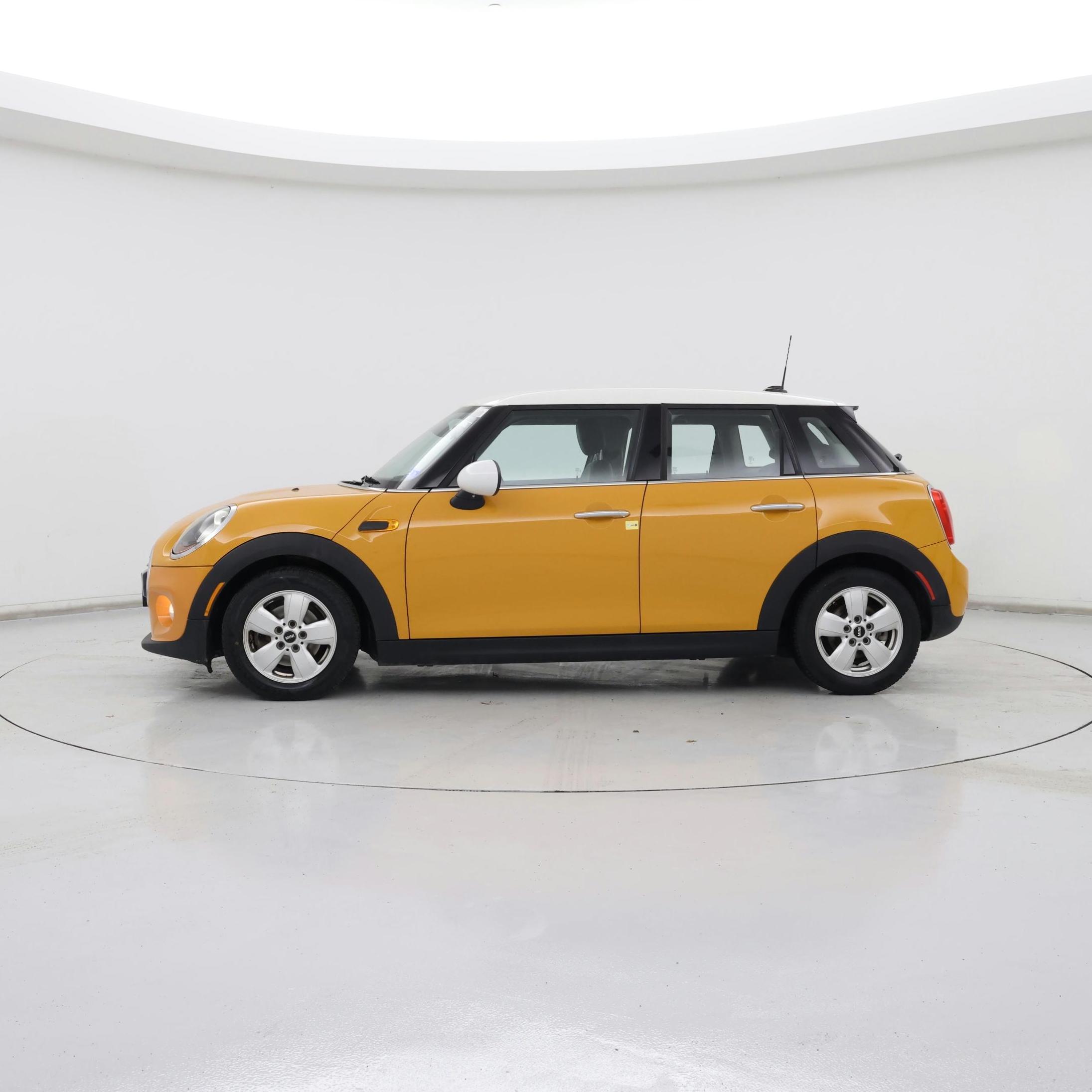 Thumbnail: 2016 MINI Cooper Hardtop - 3