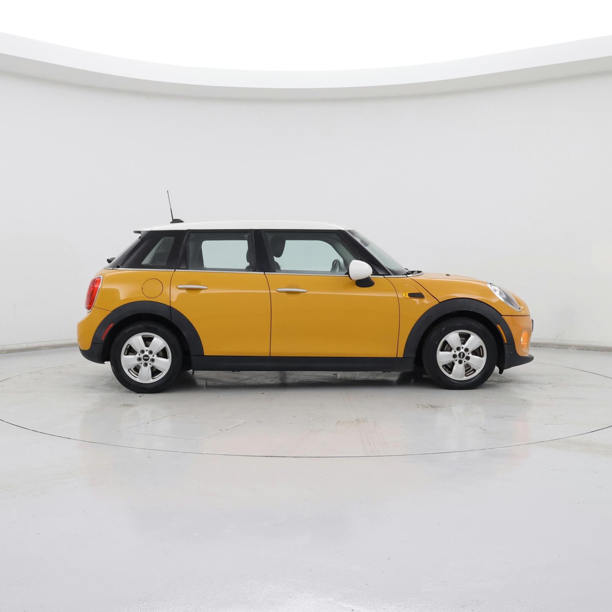 Thumbnail: 2016 MINI Cooper Hardtop - 7