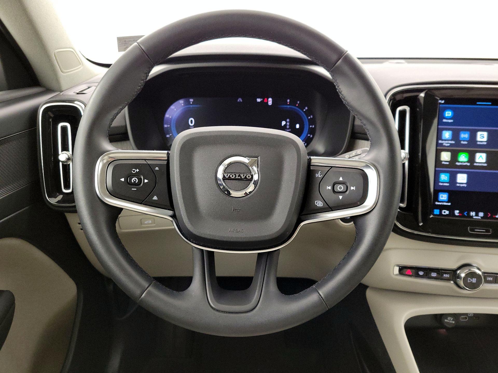 Thumbnail: 2024 Volvo XC40 - 10