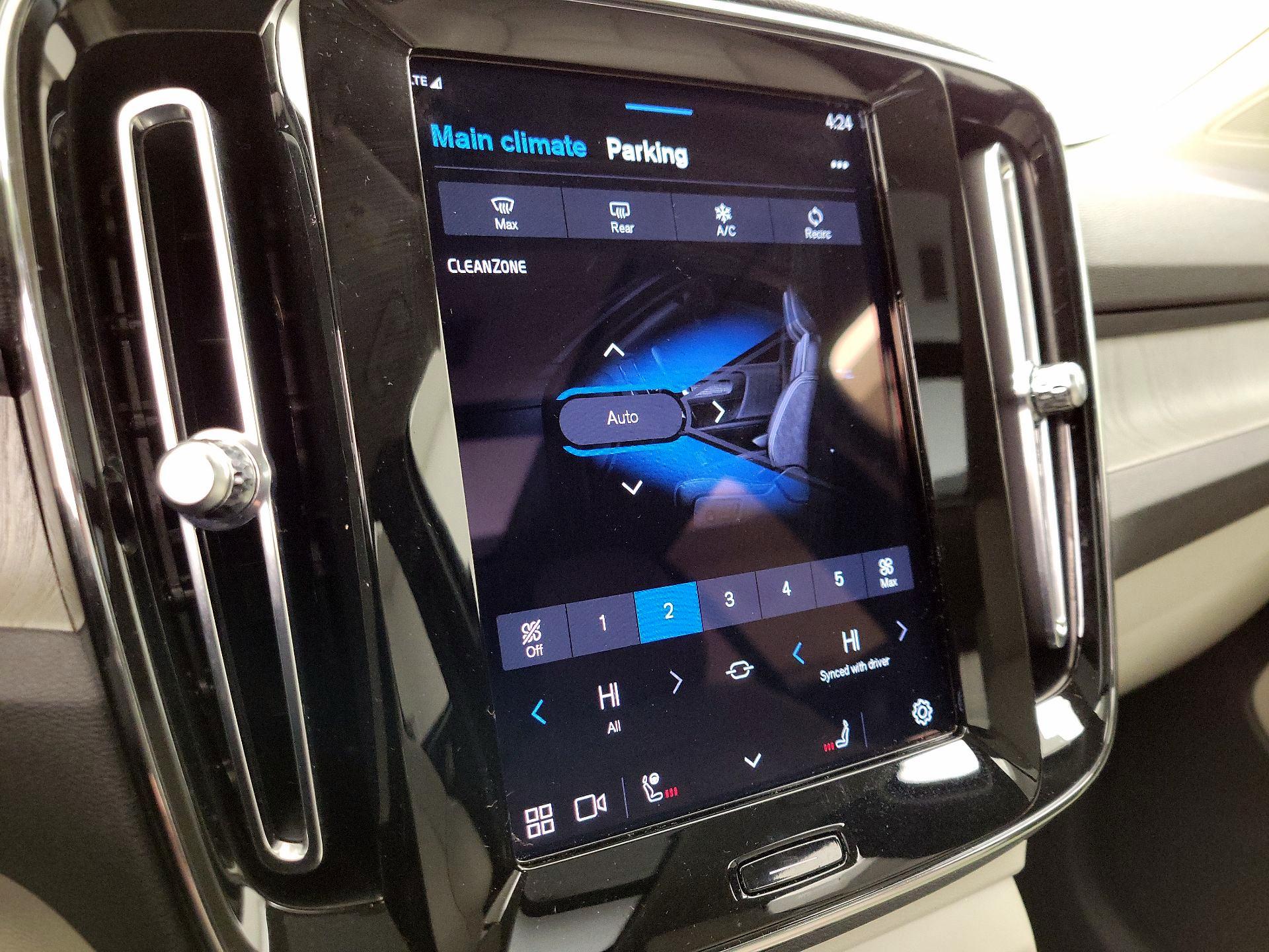 Thumbnail: 2024 Volvo XC40 - 16