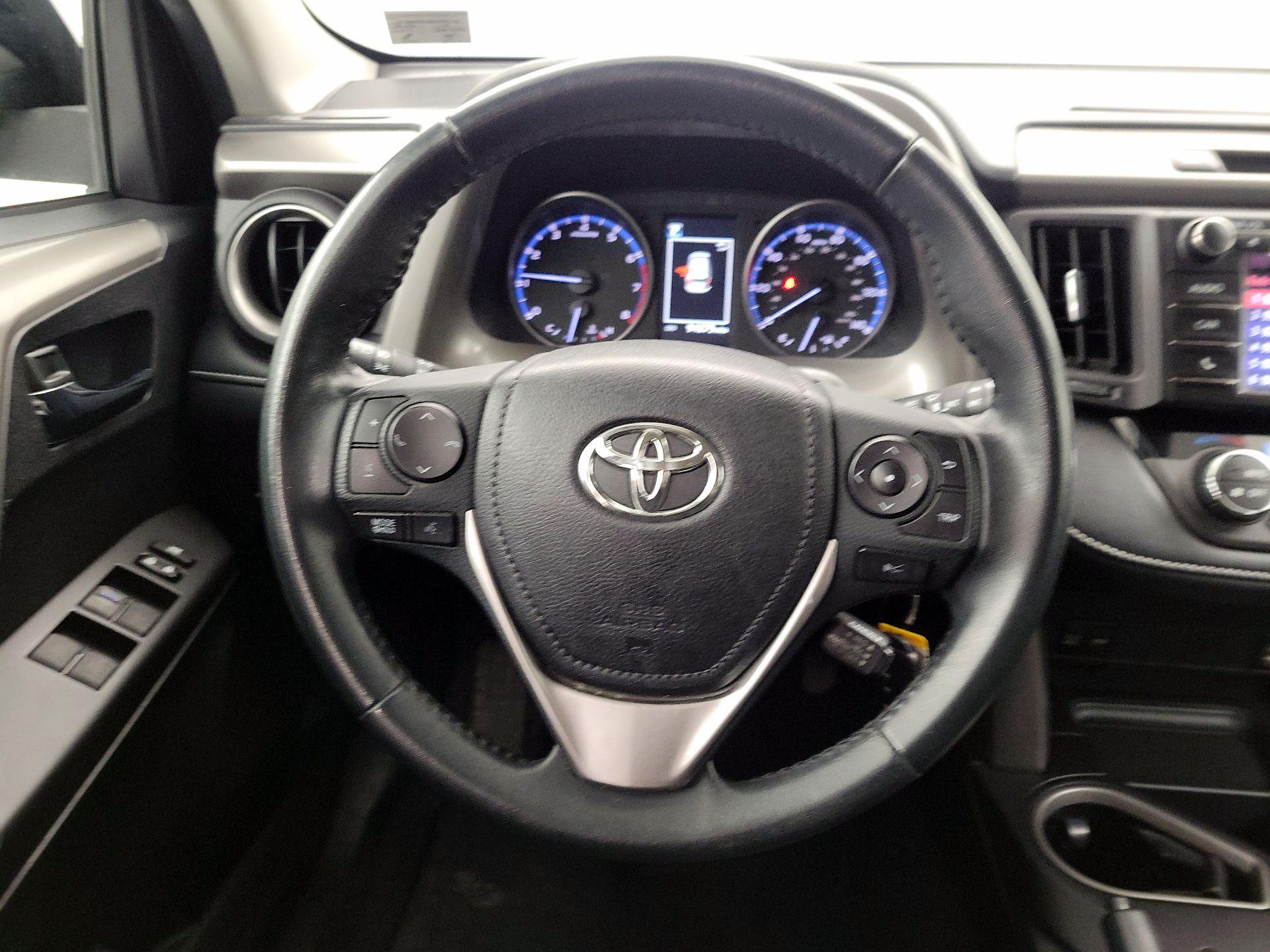 Thumbnail: 2018 Toyota RAV4 - 10